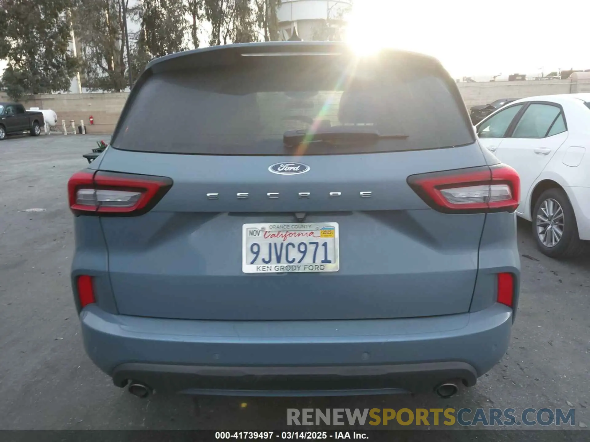 16 Photograph of a damaged car 1FMCU0MN8PUB11207 FORD ESCAPE 2023