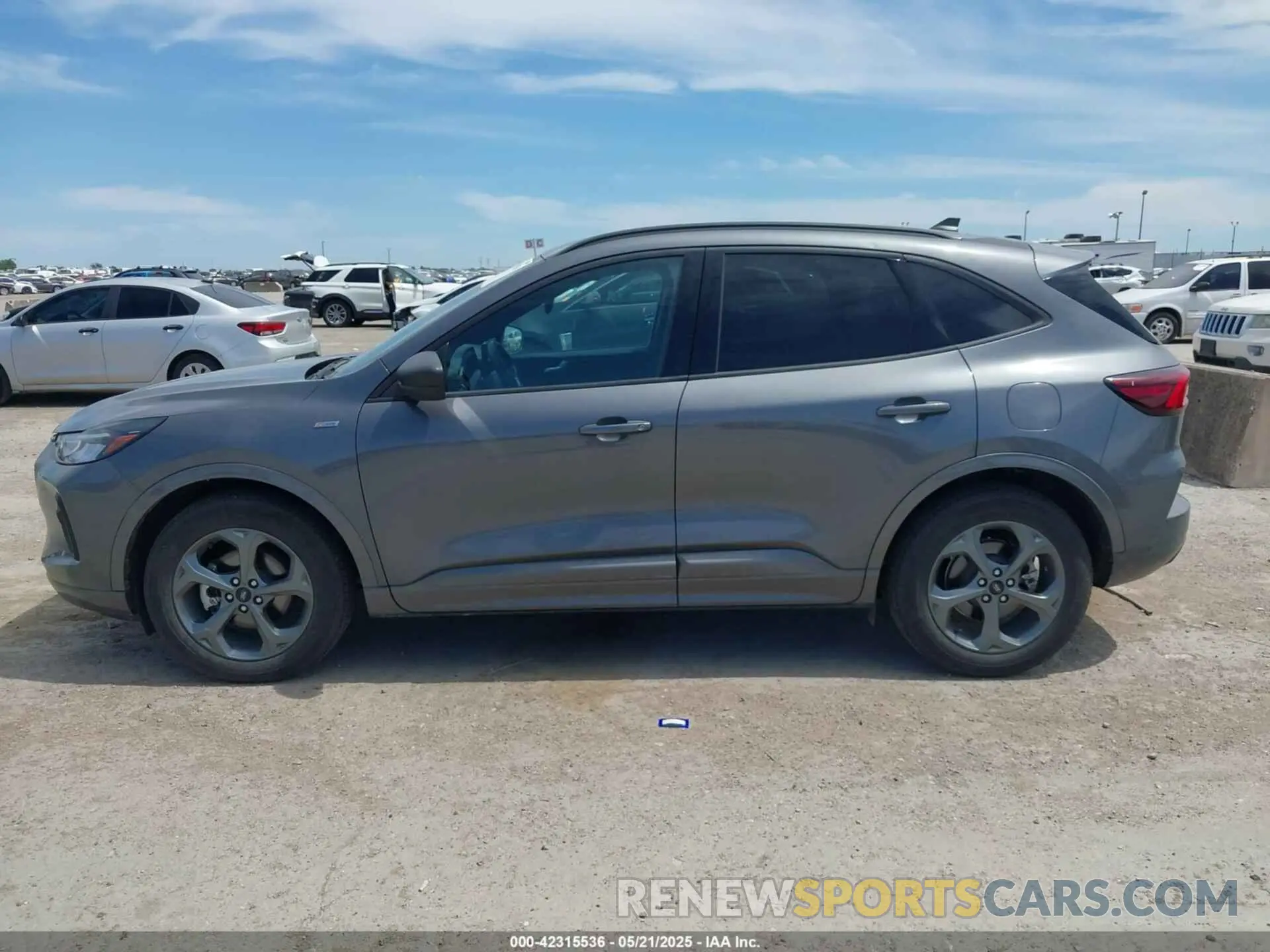 14 Photograph of a damaged car 1FMCU0MNXPUA52614 FORD ESCAPE 2023