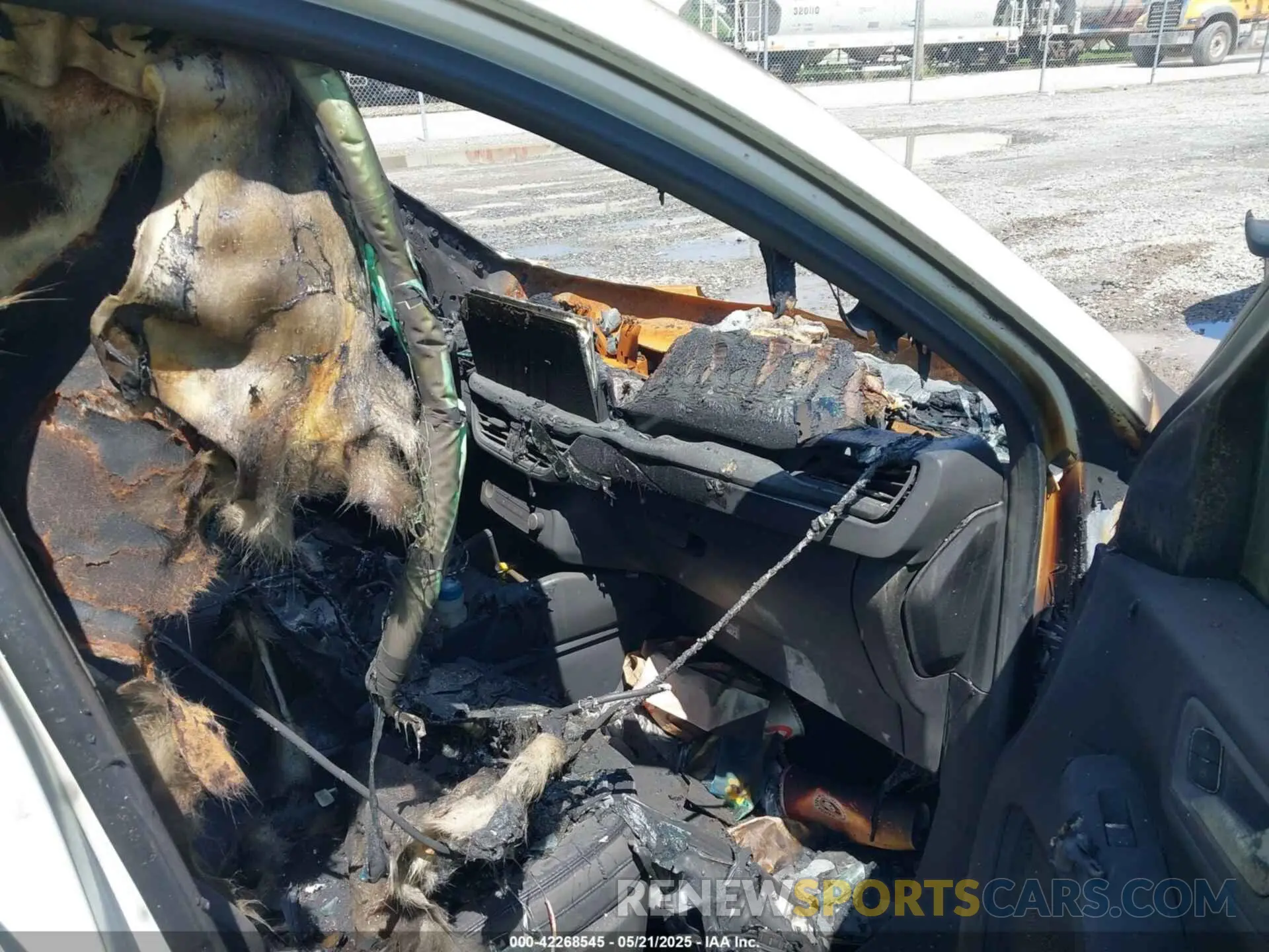 5 Photograph of a damaged car 1FMCU0MNXPUB20734 FORD ESCAPE 2023
