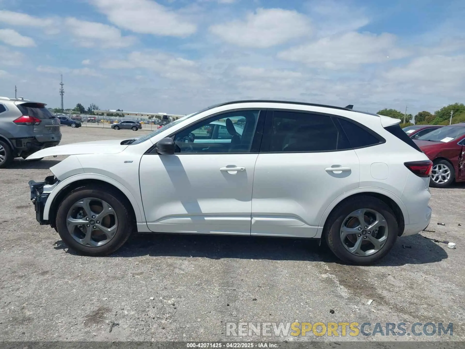 15 Photograph of a damaged car 1FMCU0MNXPUB45343 FORD ESCAPE 2023
