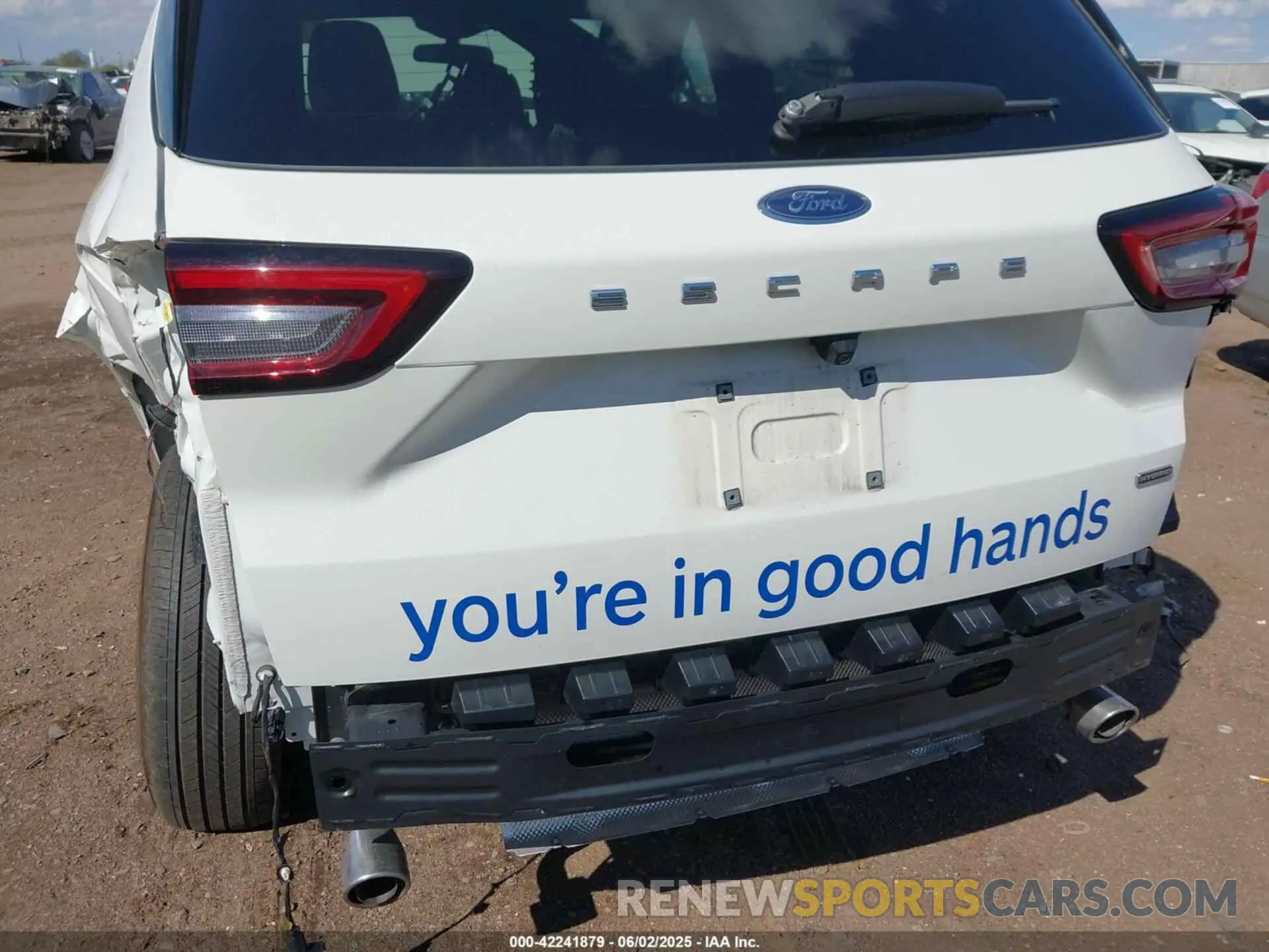19 Photograph of a damaged car 1FMCU0MZ3PUB12512 FORD ESCAPE 2023
