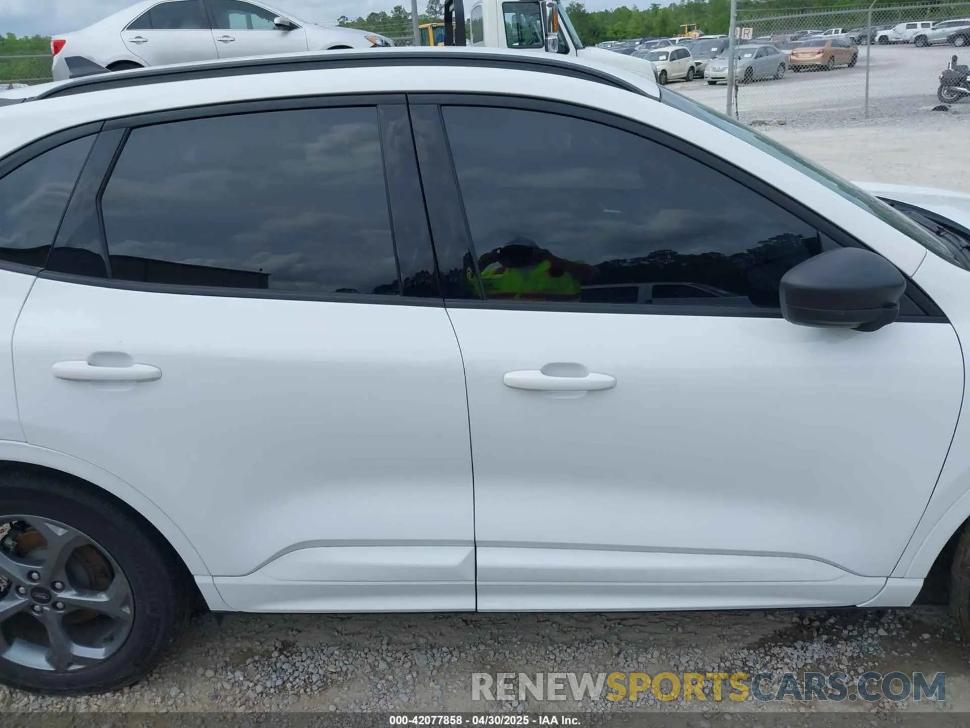 14 Photograph of a damaged car 1FMCU0MZ7PUB42029 FORD ESCAPE 2023
