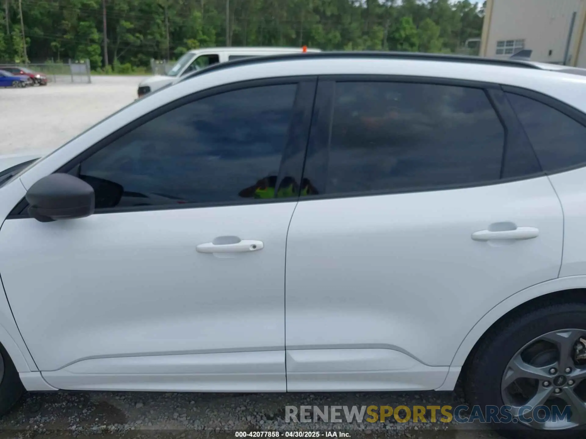 15 Photograph of a damaged car 1FMCU0MZ7PUB42029 FORD ESCAPE 2023