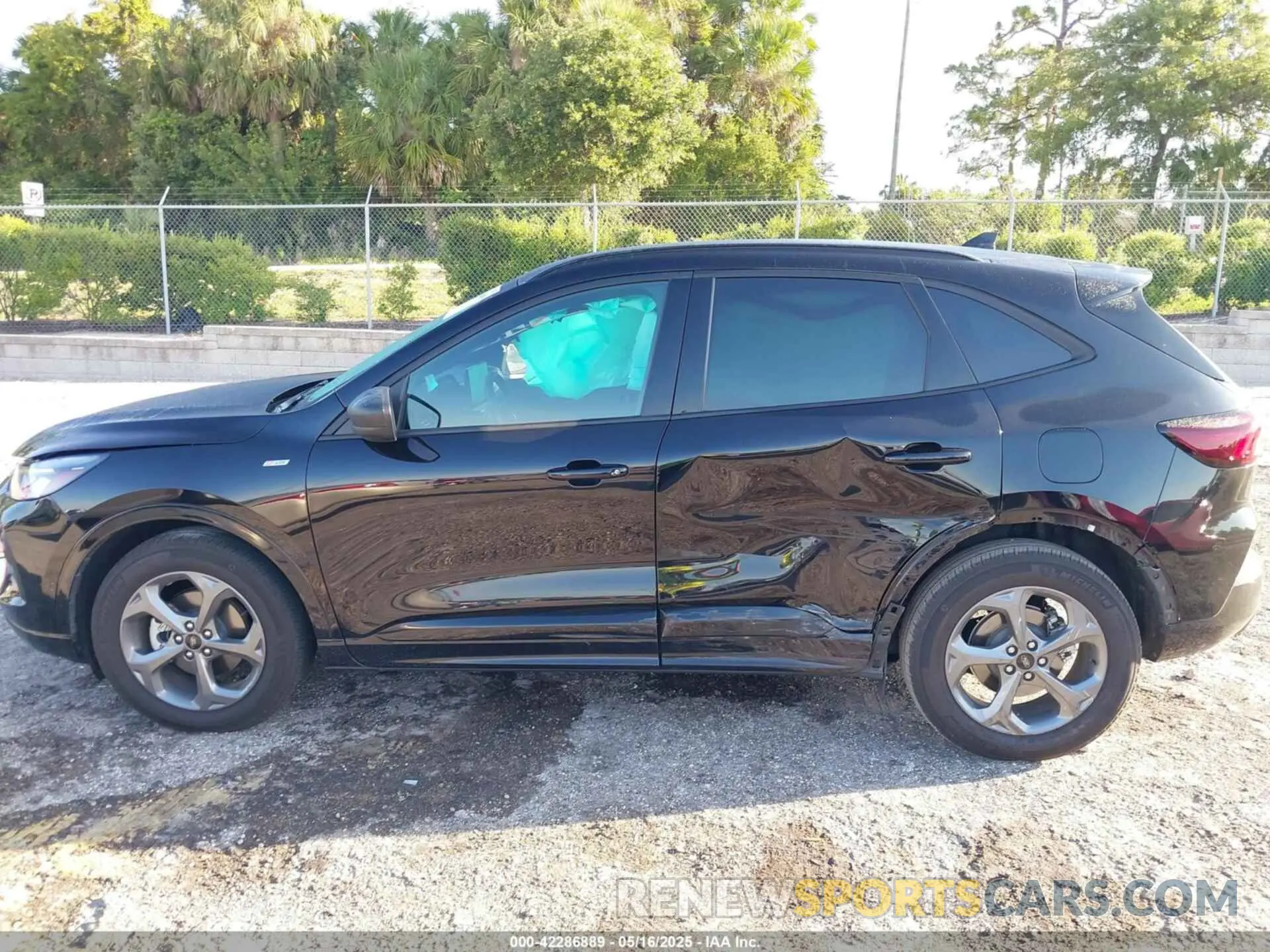 15 Photograph of a damaged car 1FMCU0MZ9PUA29067 FORD ESCAPE 2023