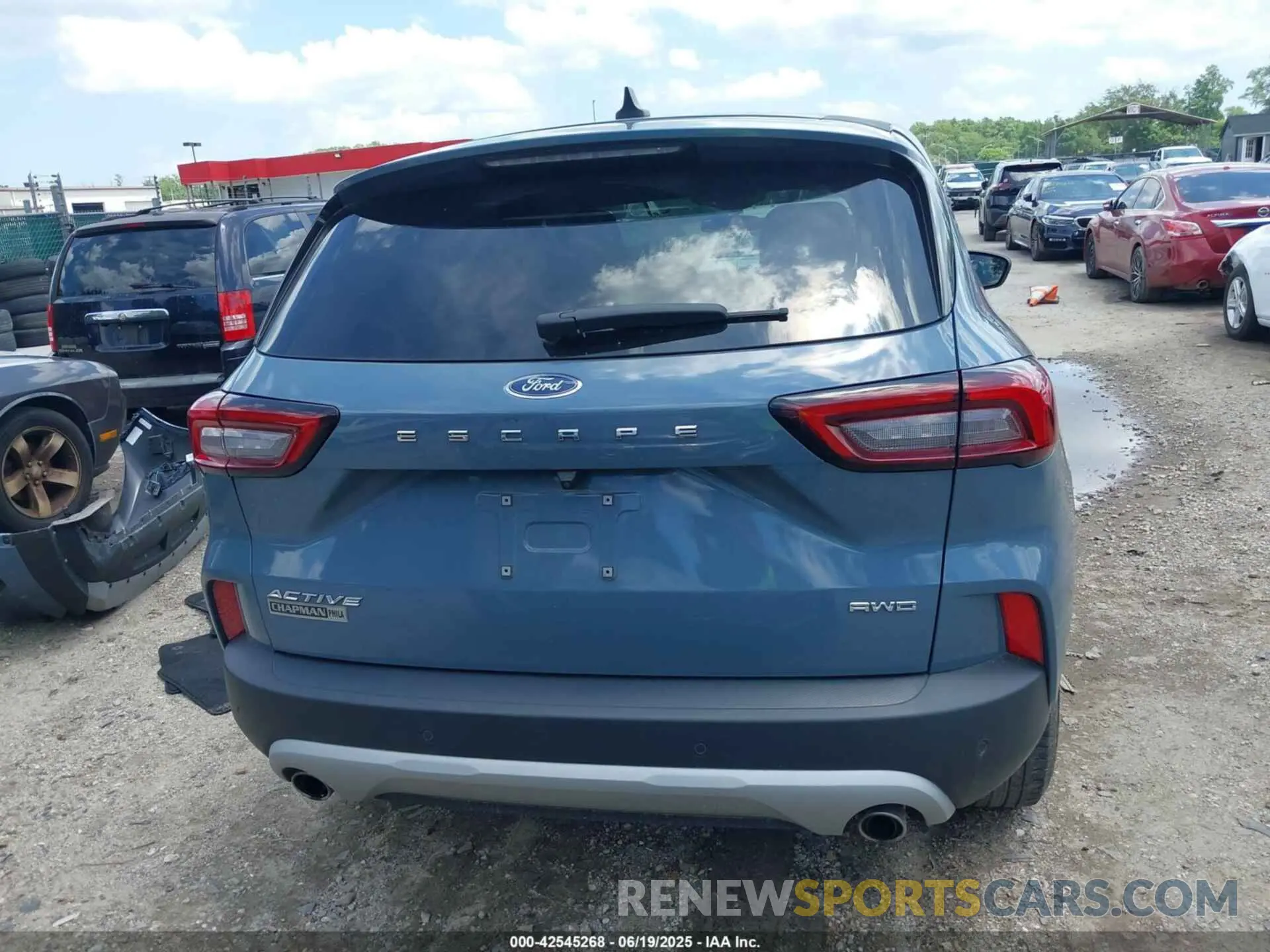 17 Photograph of a damaged car 1FMCU9GN0PUA11716 FORD ESCAPE 2023