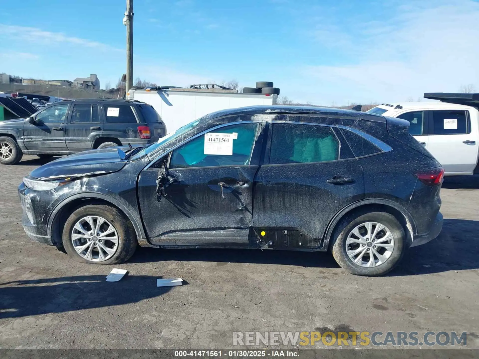 14 Photograph of a damaged car 1FMCU9GN0PUA73908 FORD ESCAPE 2023