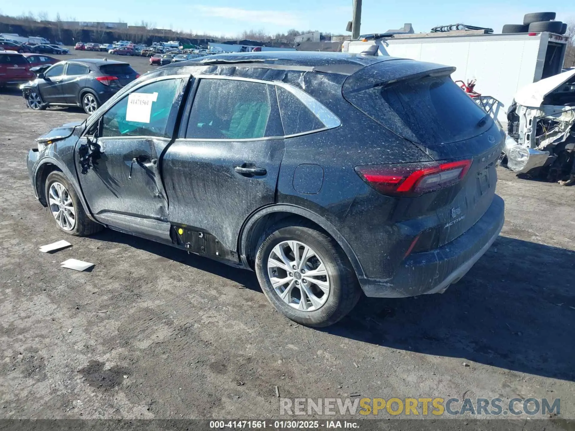 3 Photograph of a damaged car 1FMCU9GN0PUA73908 FORD ESCAPE 2023