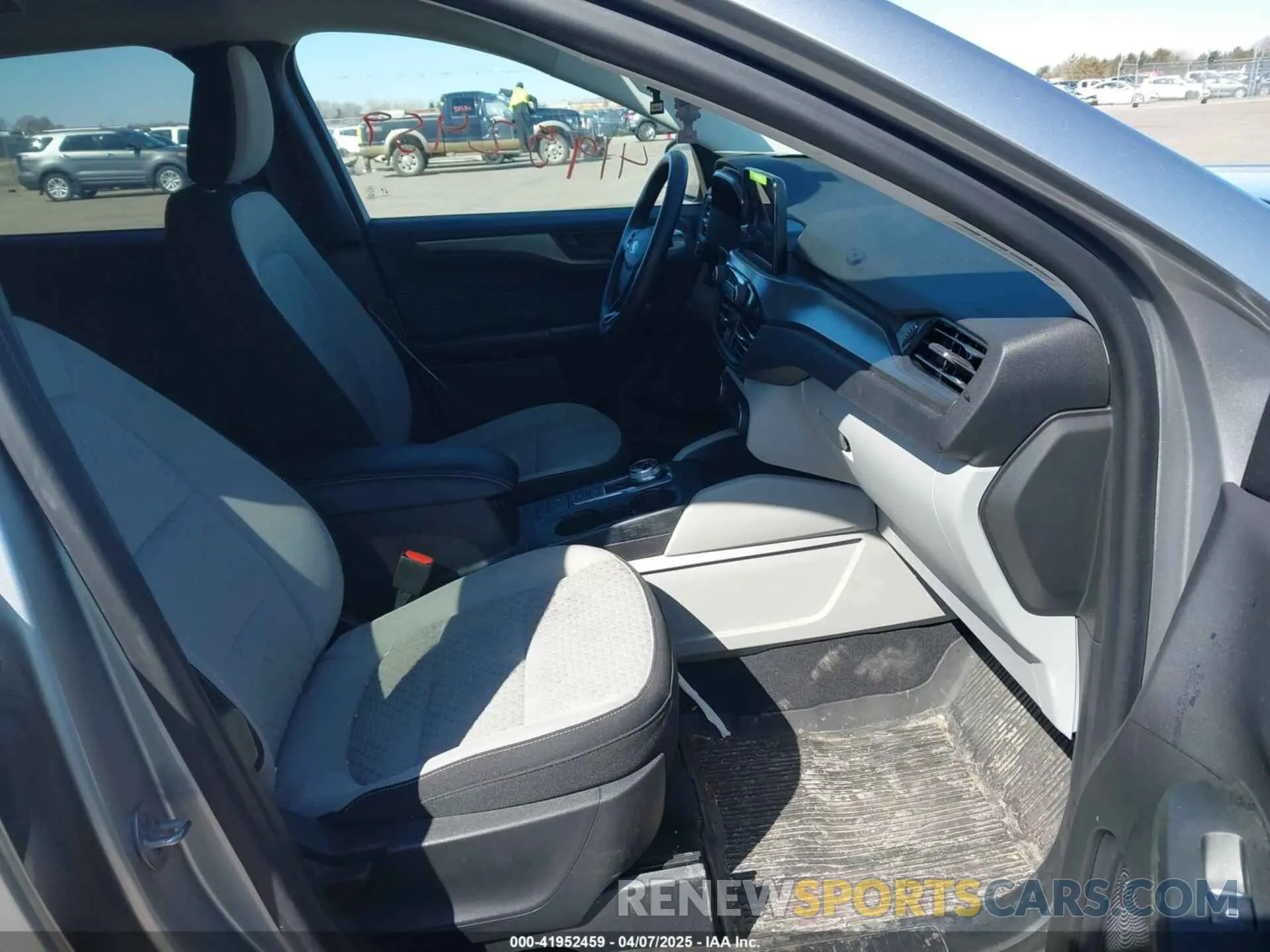 5 Photograph of a damaged car 1FMCU9GN4PUA71062 FORD ESCAPE 2023