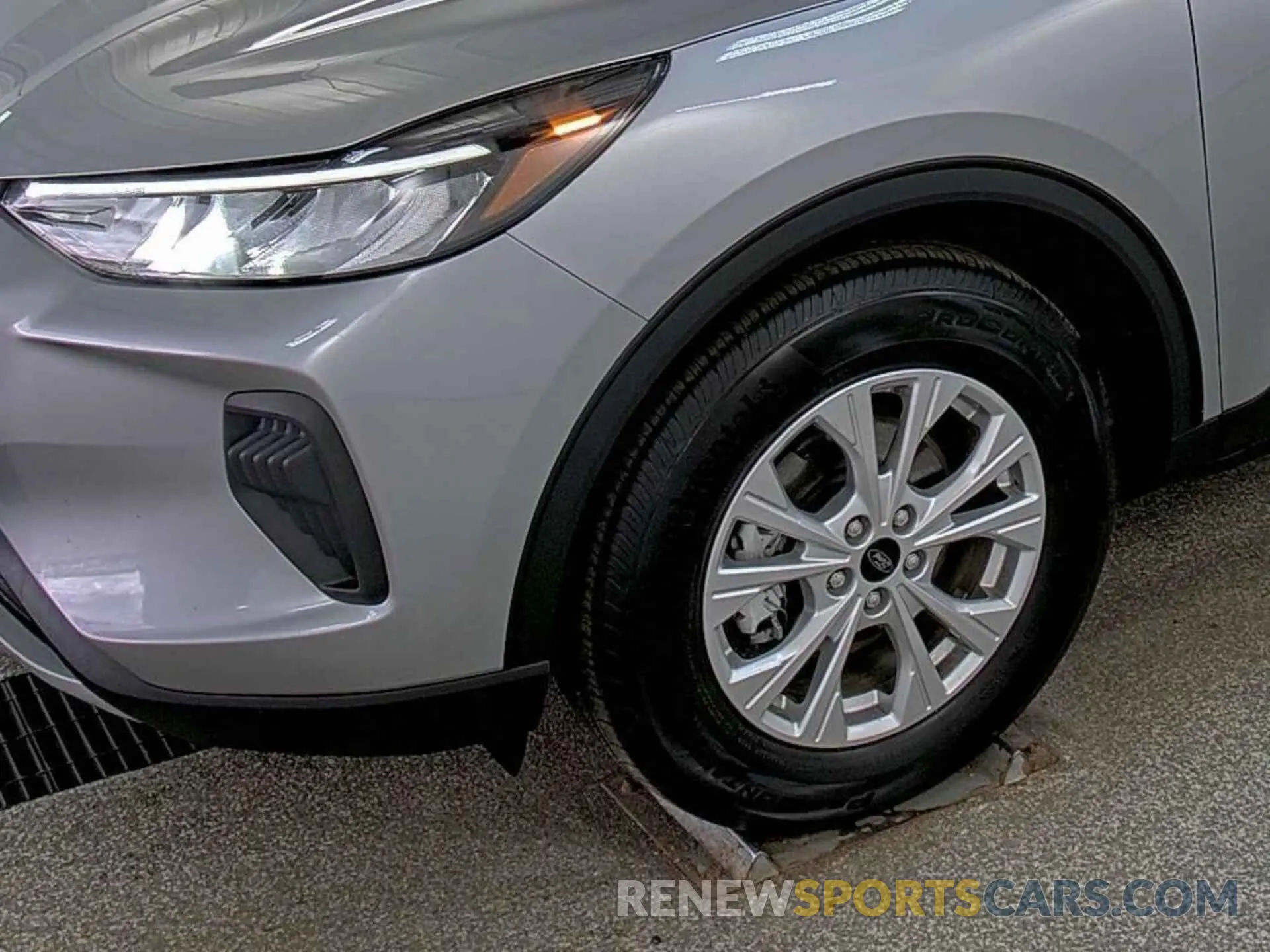 18 Photograph of a damaged car 1FMCU9GN6PUA26169 FORD ESCAPE 2023