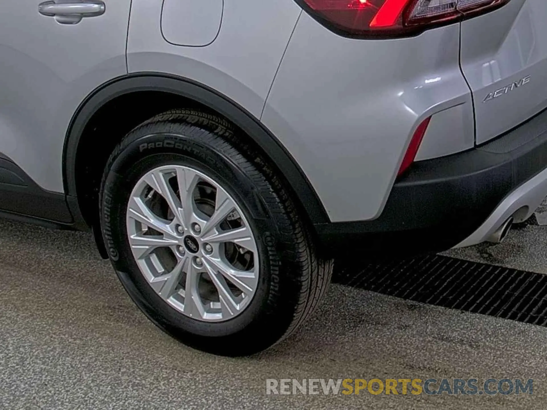31 Photograph of a damaged car 1FMCU9GN6PUA26169 FORD ESCAPE 2023