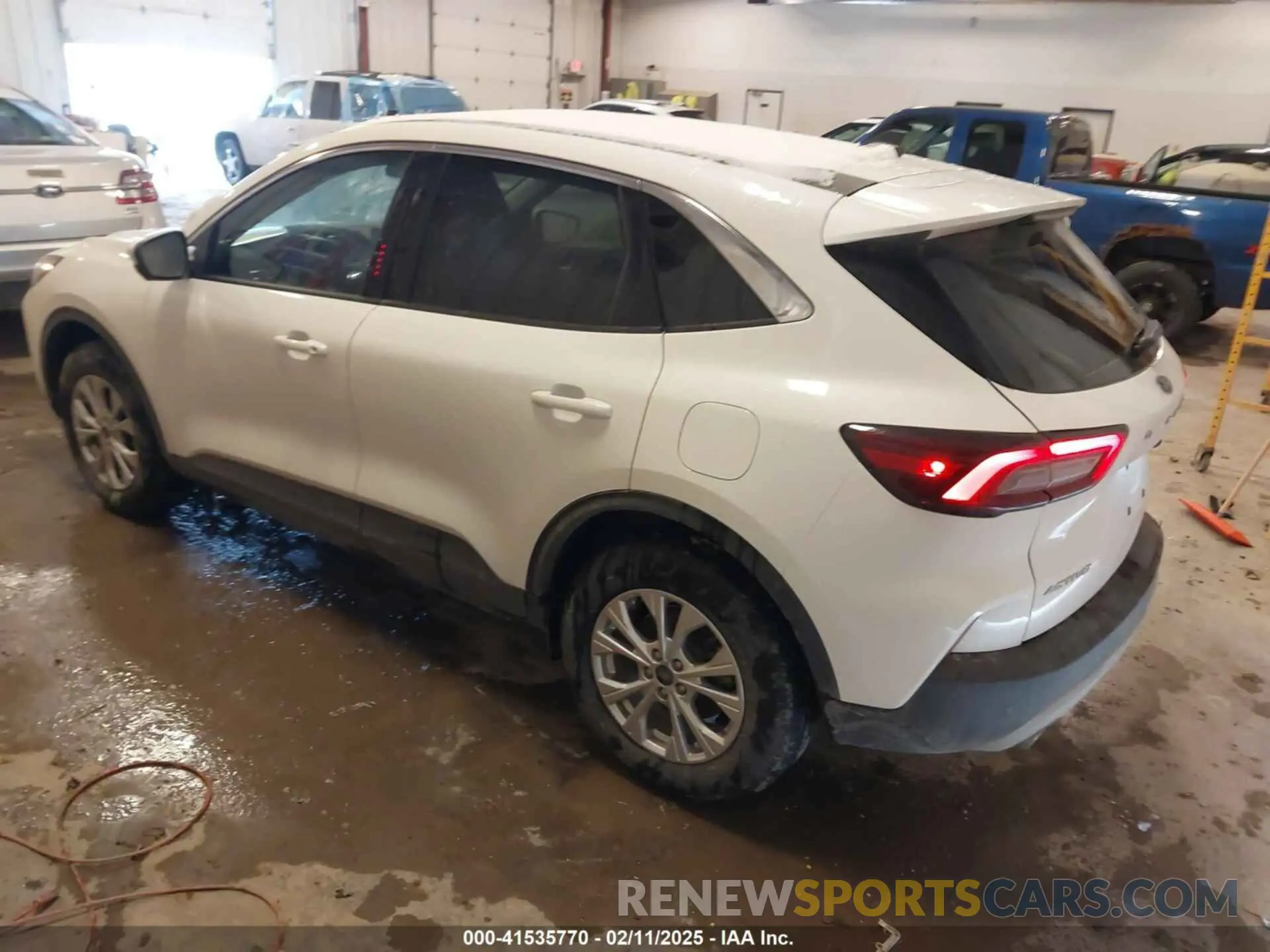3 Photograph of a damaged car 1FMCU9GN6PUA88591 FORD ESCAPE 2023