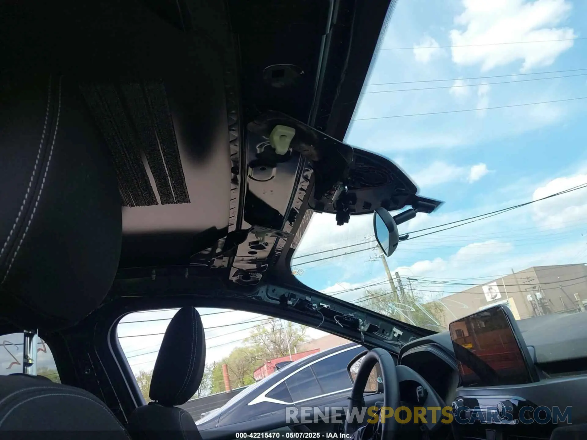 18 Photograph of a damaged car 1FMCU9GN7PUA25919 FORD ESCAPE 2023