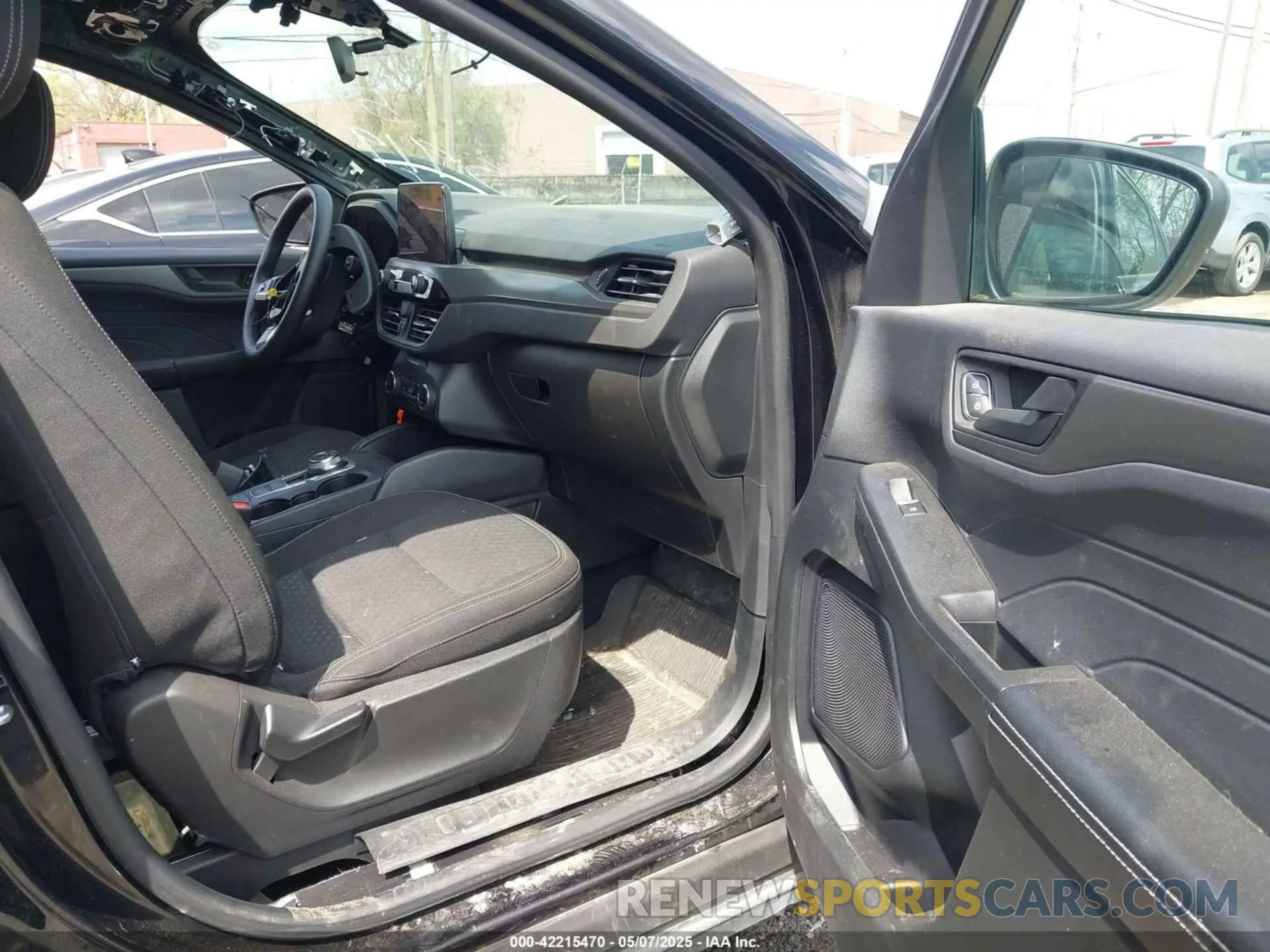5 Photograph of a damaged car 1FMCU9GN7PUA25919 FORD ESCAPE 2023