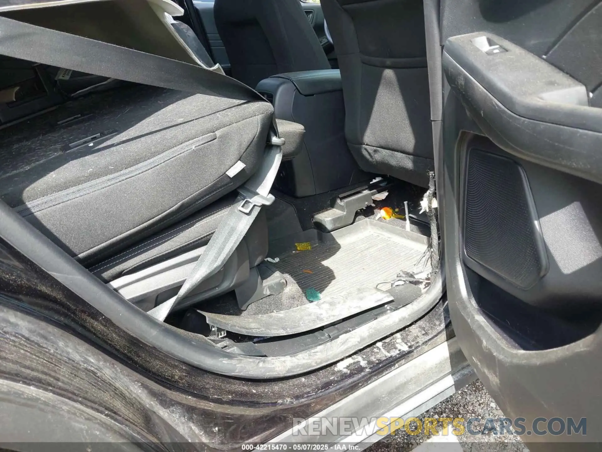 8 Photograph of a damaged car 1FMCU9GN7PUA25919 FORD ESCAPE 2023