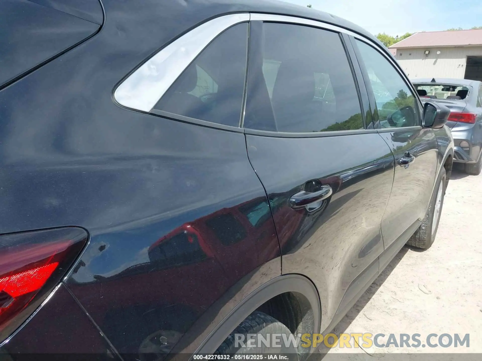 19 Photograph of a damaged car 1FMCU9GN7PUB17659 FORD ESCAPE 2023