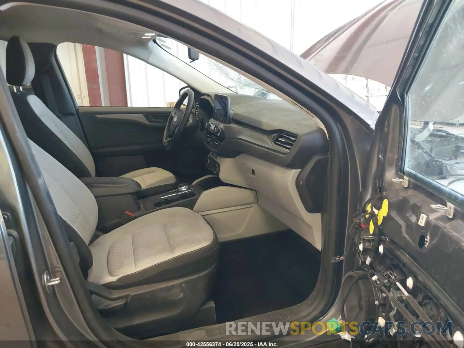 5 Photograph of a damaged car 1FMCU9GN8PUA11334 FORD ESCAPE 2023