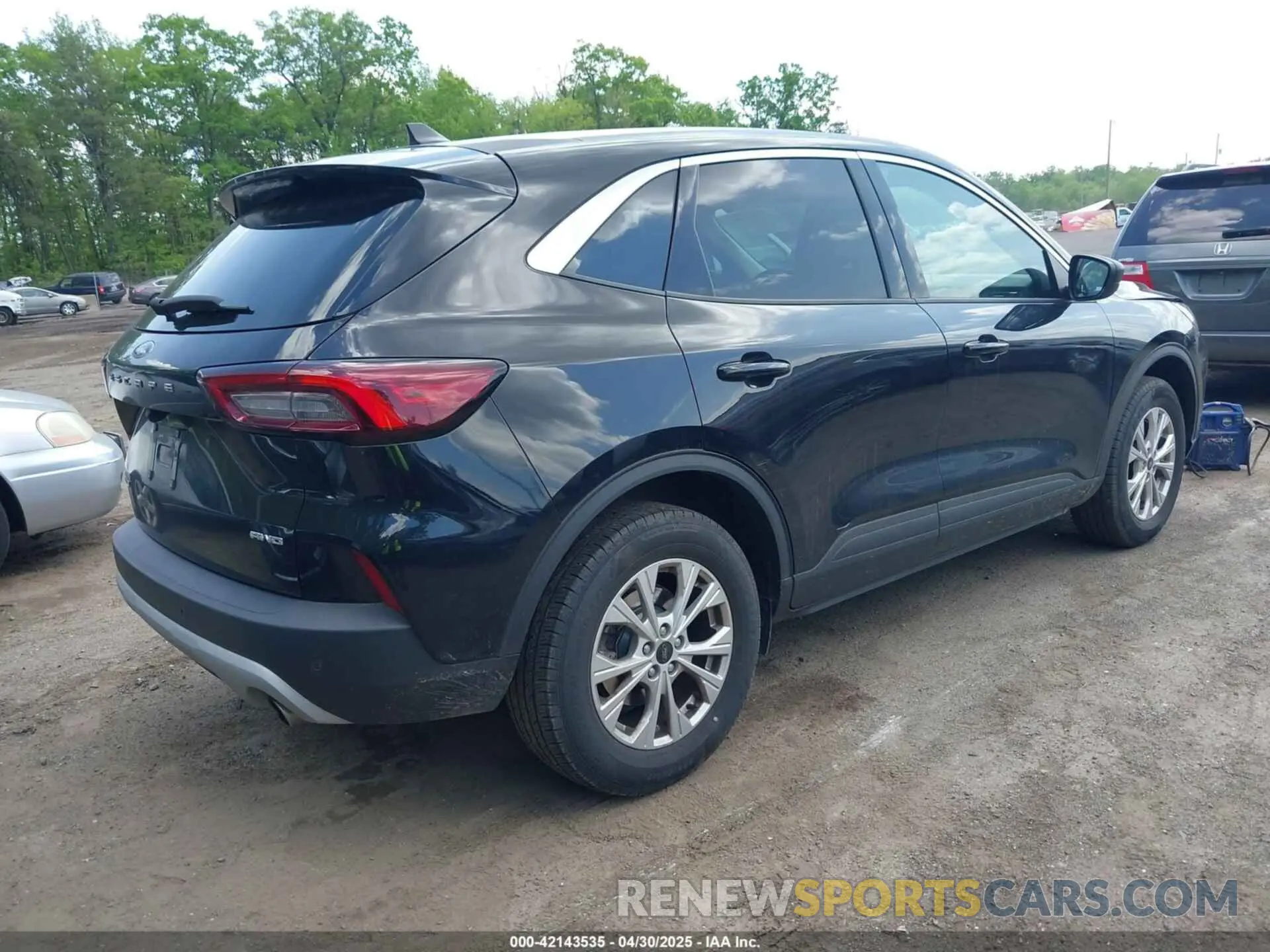 4 Photograph of a damaged car 1FMCU9GN8PUA11513 FORD ESCAPE 2023