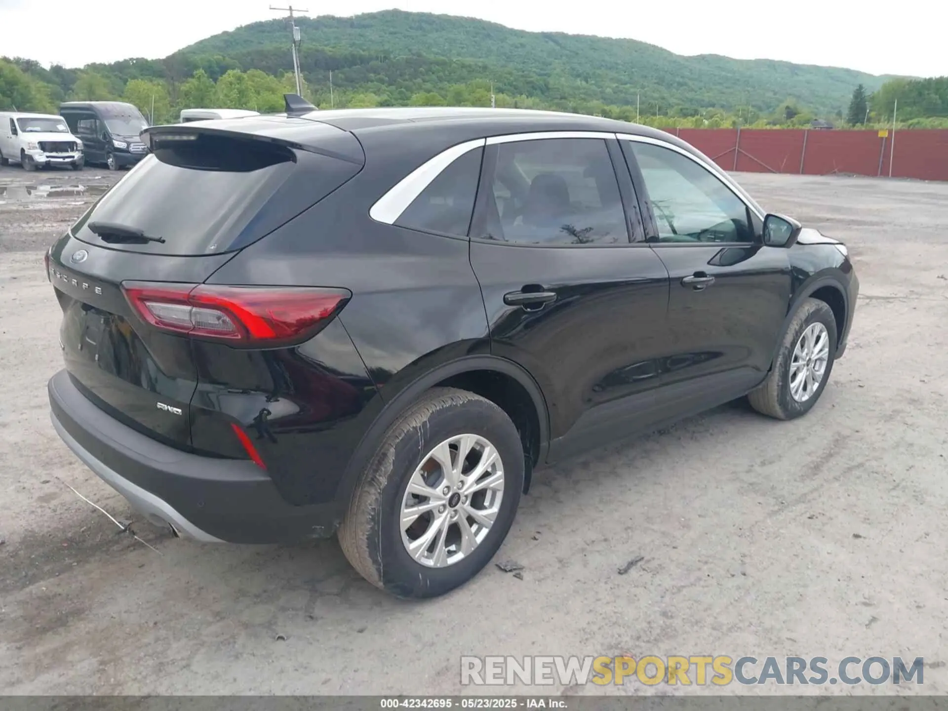4 Photograph of a damaged car 1FMCU9GN8PUA48626 FORD ESCAPE 2023