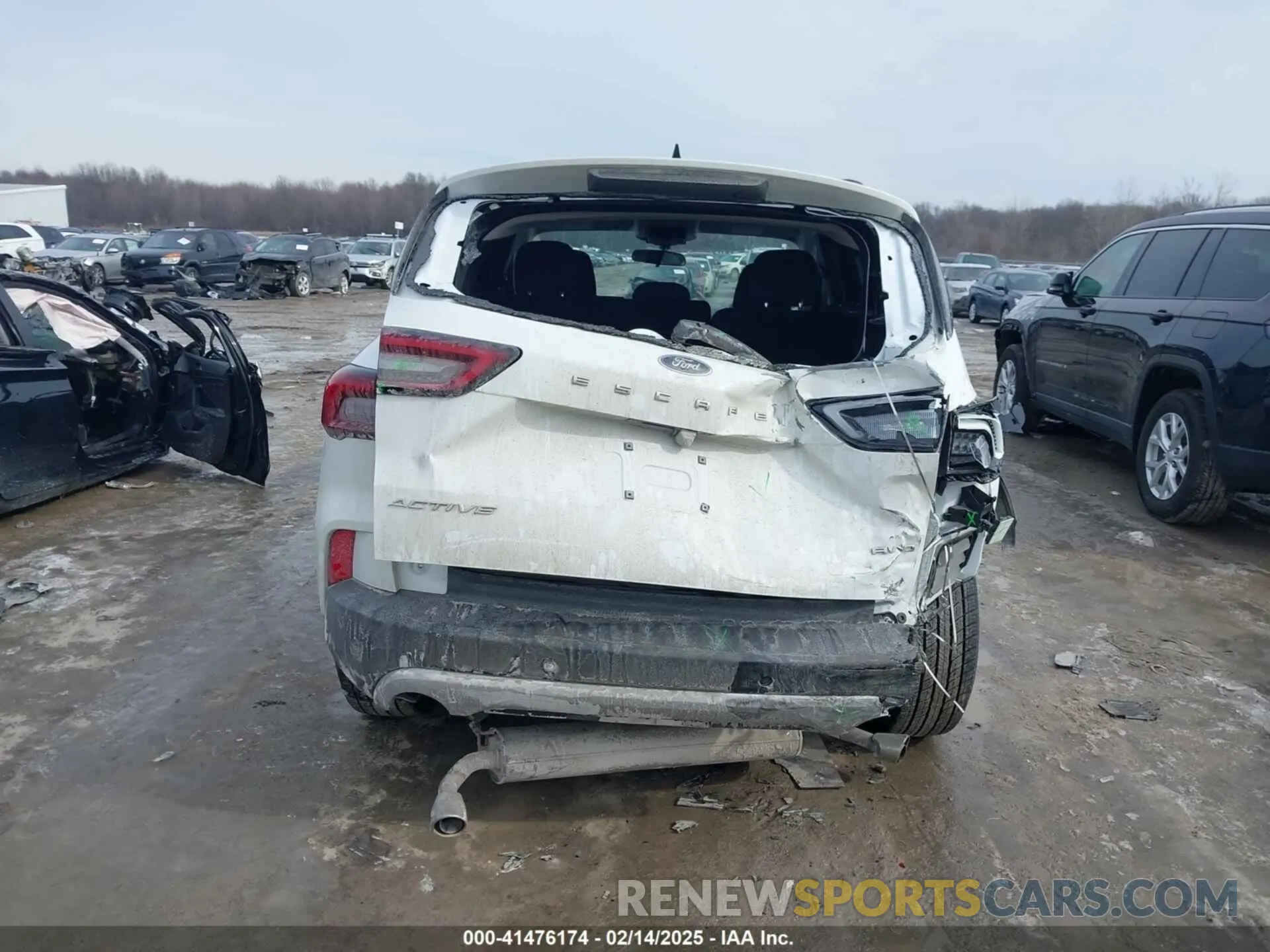 16 Photograph of a damaged car 1FMCU9GN8PUA62283 FORD ESCAPE 2023