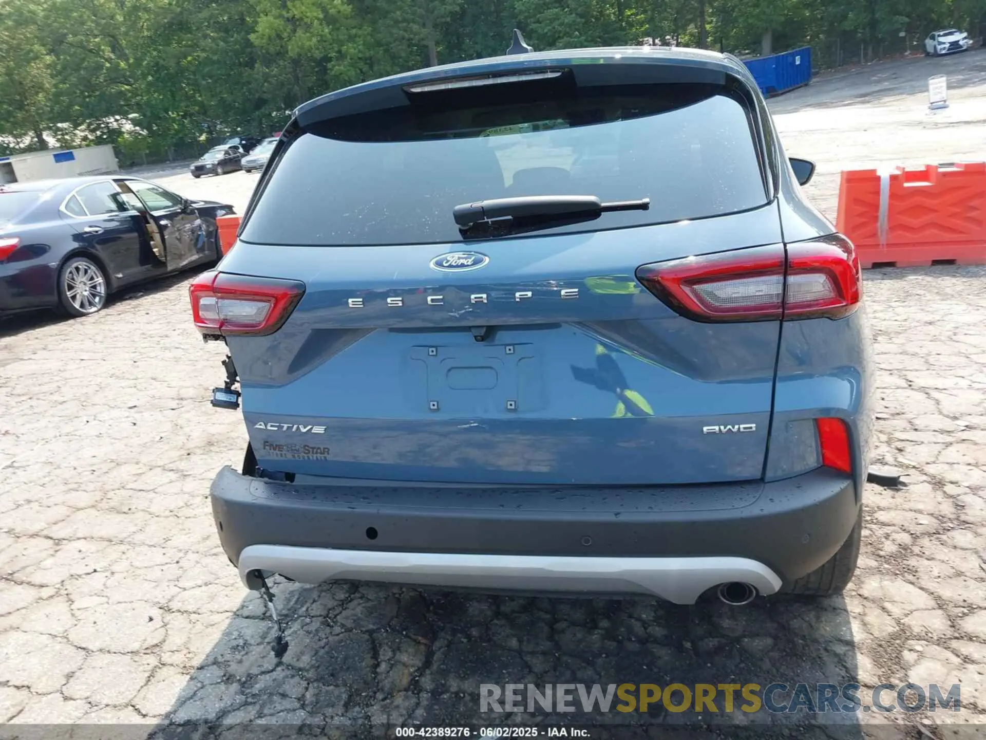 16 Photograph of a damaged car 1FMCU9GN8PUA88821 FORD ESCAPE 2023