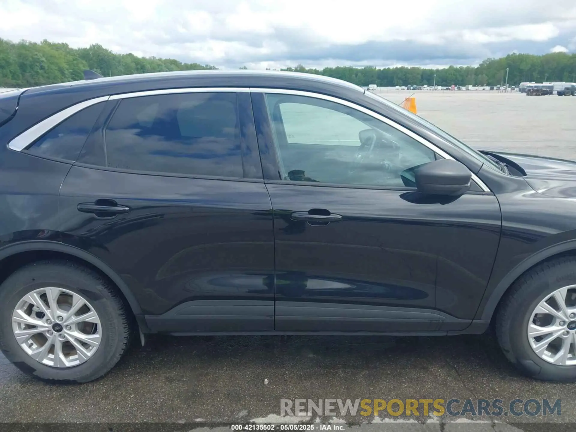 13 Photograph of a damaged car 1FMCU9GN9PUB16383 FORD ESCAPE 2023