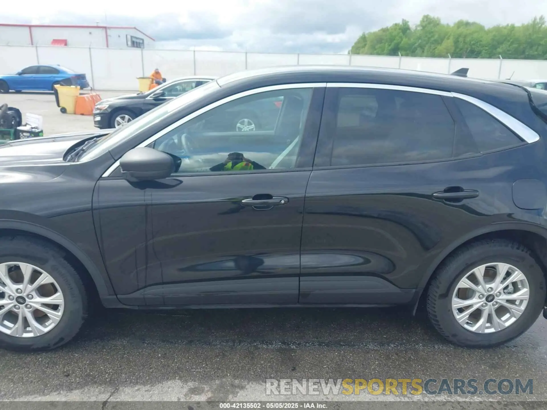 14 Photograph of a damaged car 1FMCU9GN9PUB16383 FORD ESCAPE 2023