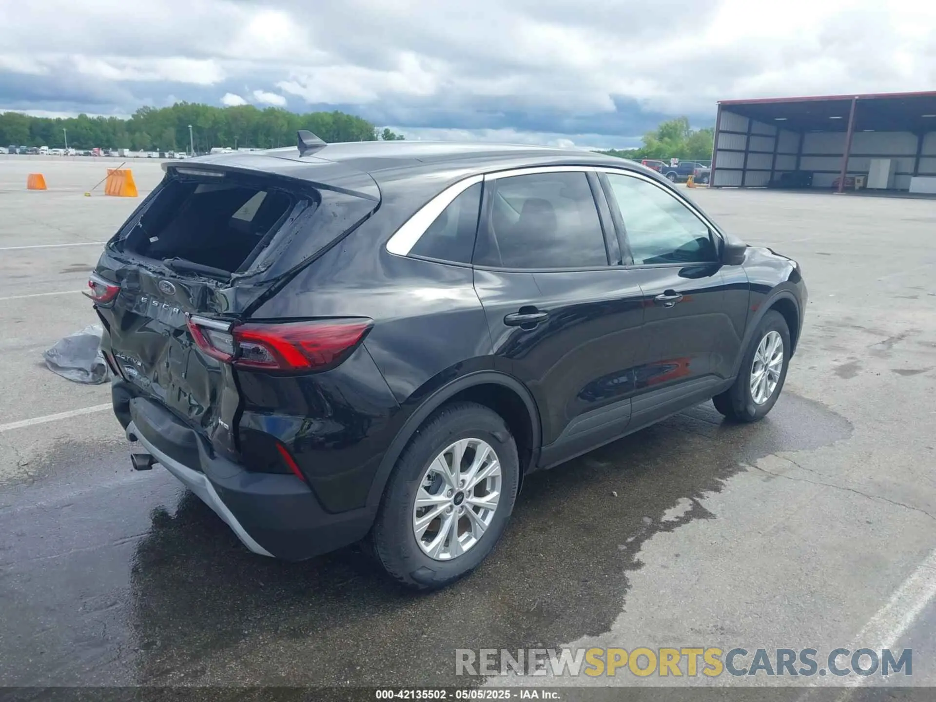 4 Photograph of a damaged car 1FMCU9GN9PUB16383 FORD ESCAPE 2023