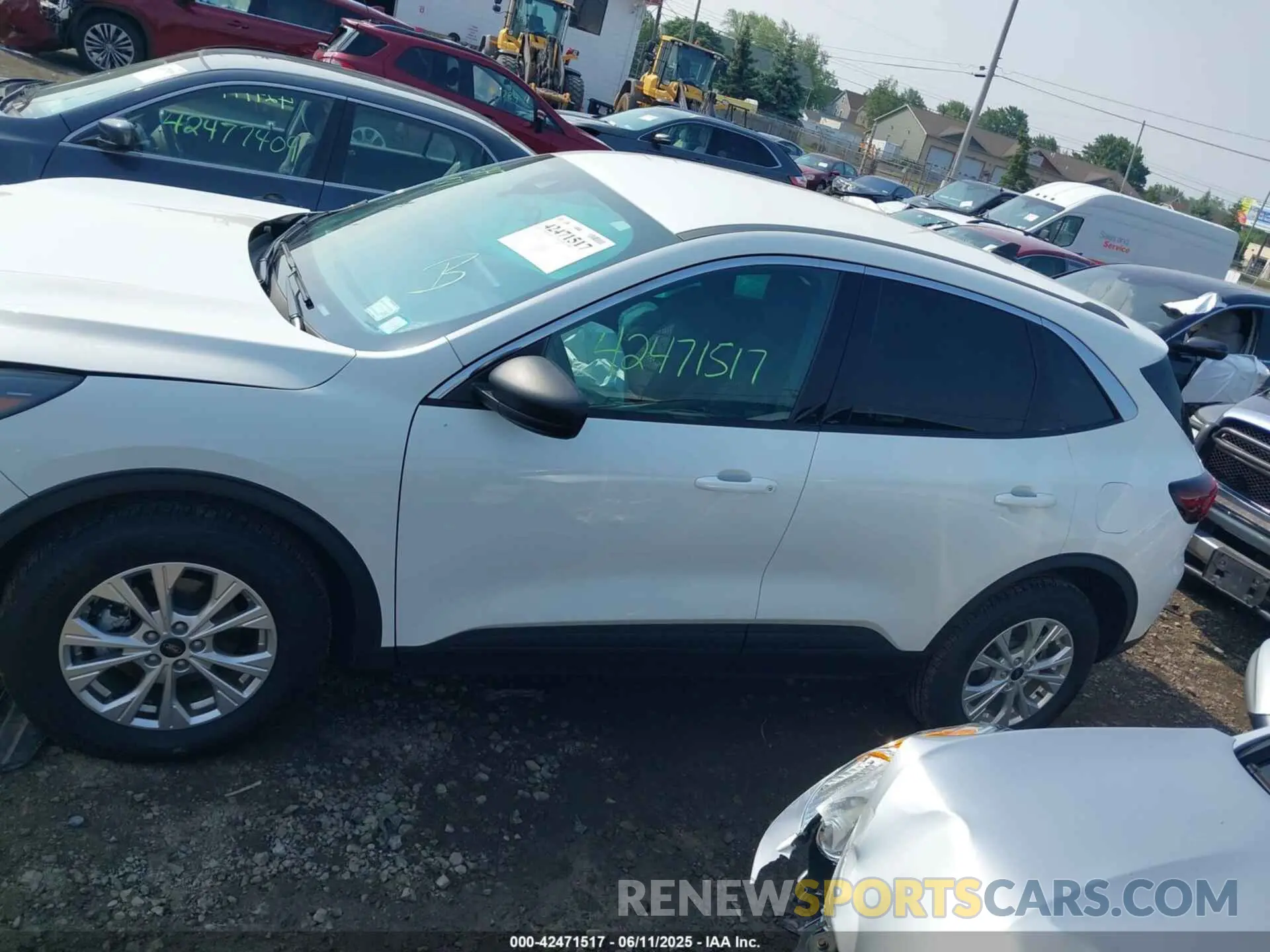 14 Photograph of a damaged car 1FMCU9GN9PUB32681 FORD ESCAPE 2023
