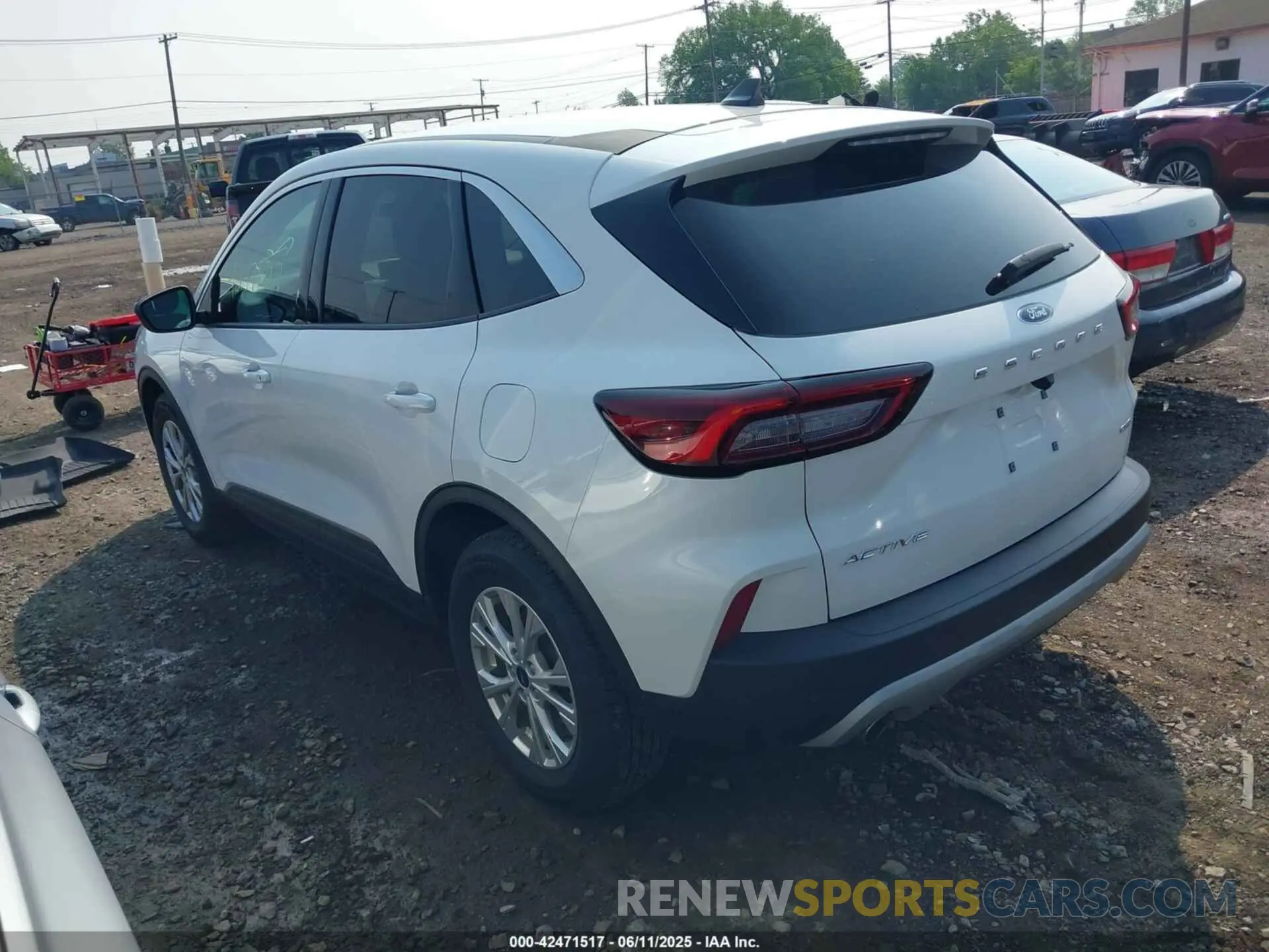 3 Photograph of a damaged car 1FMCU9GN9PUB32681 FORD ESCAPE 2023