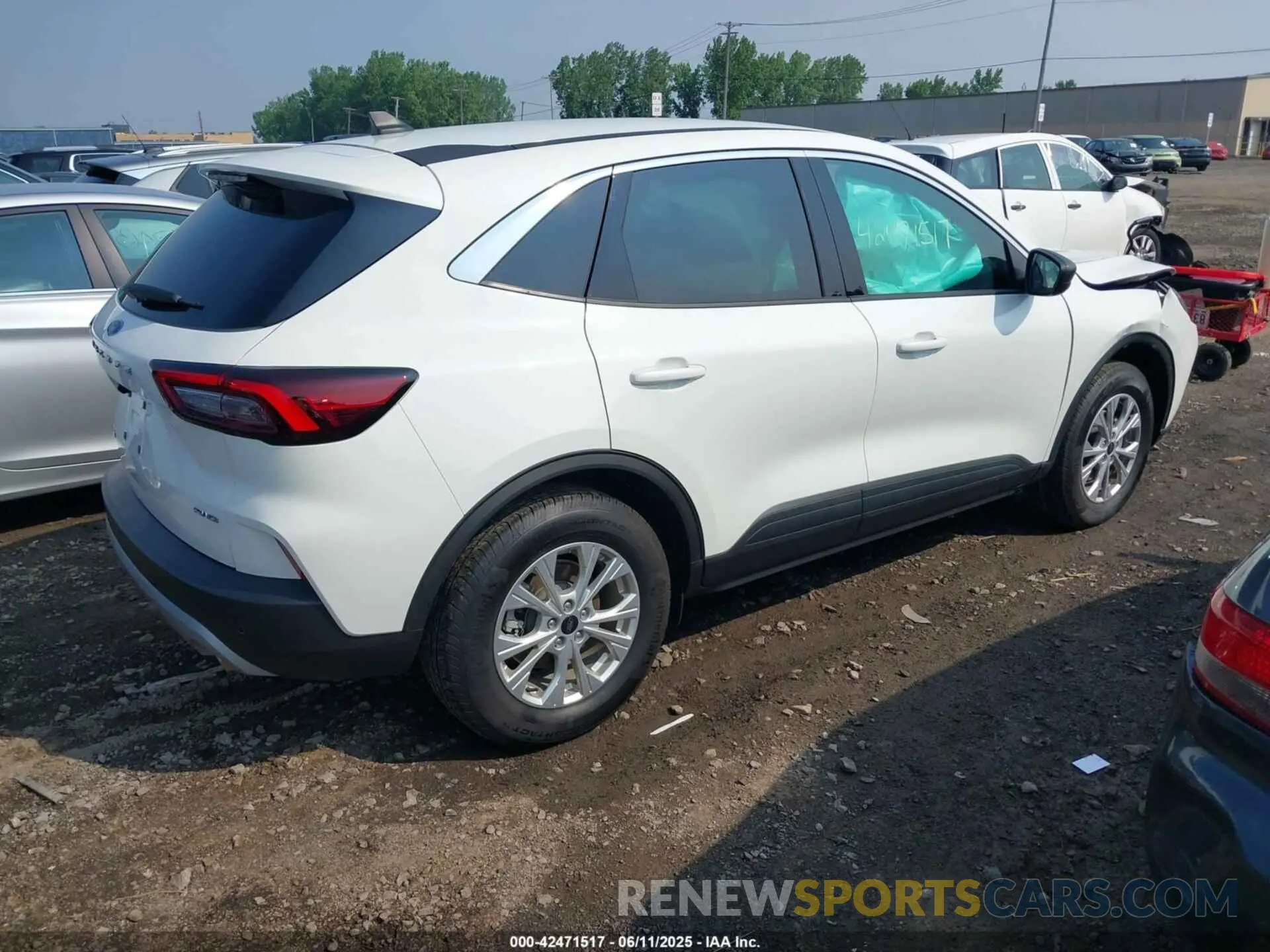 4 Photograph of a damaged car 1FMCU9GN9PUB32681 FORD ESCAPE 2023