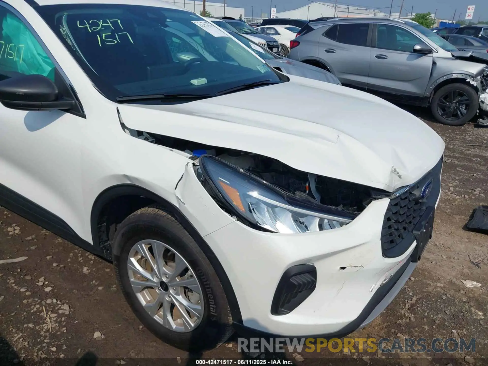 6 Photograph of a damaged car 1FMCU9GN9PUB32681 FORD ESCAPE 2023