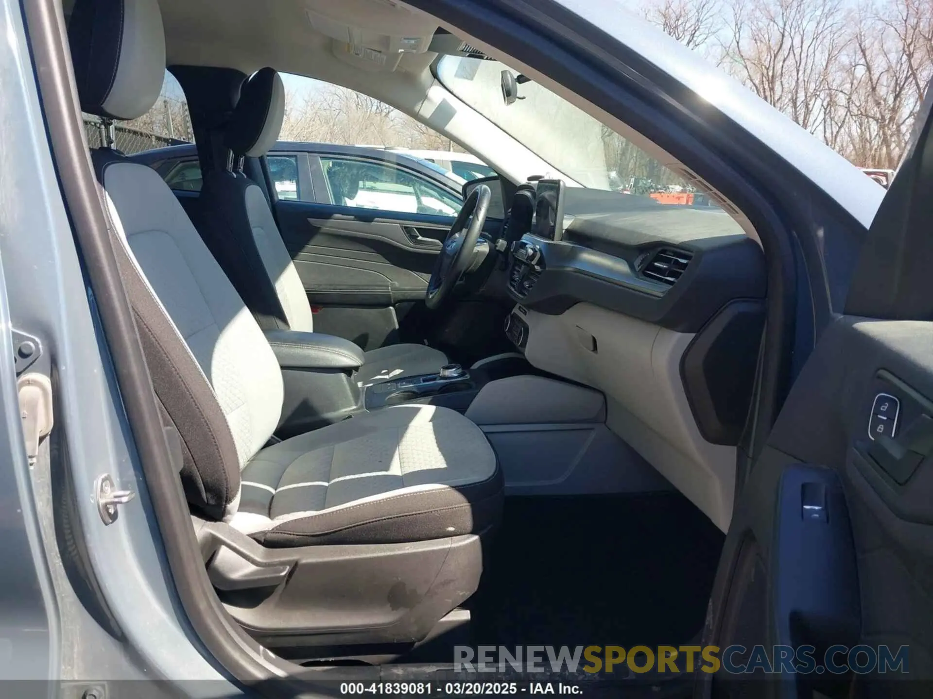 5 Photograph of a damaged car 1FMCU9GNXPUA13909 FORD ESCAPE 2023