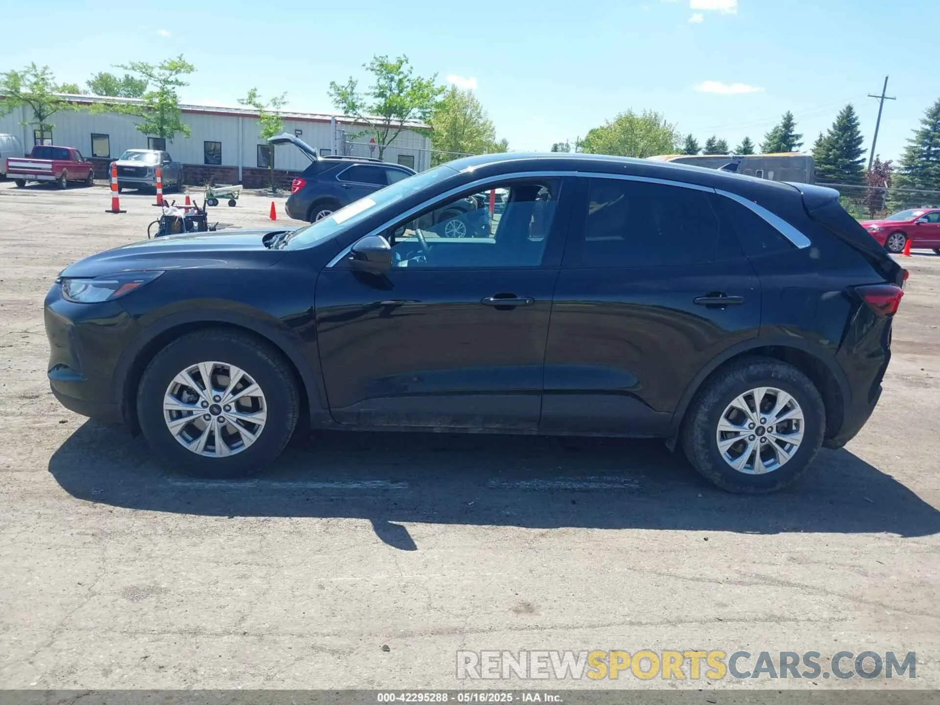 14 Photograph of a damaged car 1FMCU9GNXPUA52421 FORD ESCAPE 2023