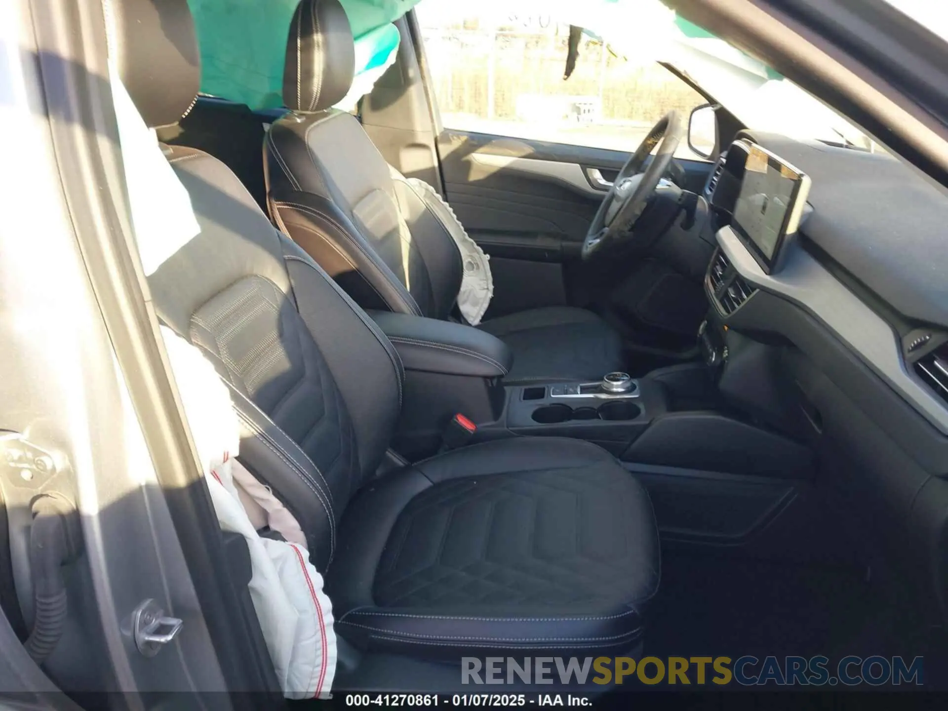 5 Photograph of a damaged car 1FMCU9JA3PUA71771 FORD ESCAPE 2023