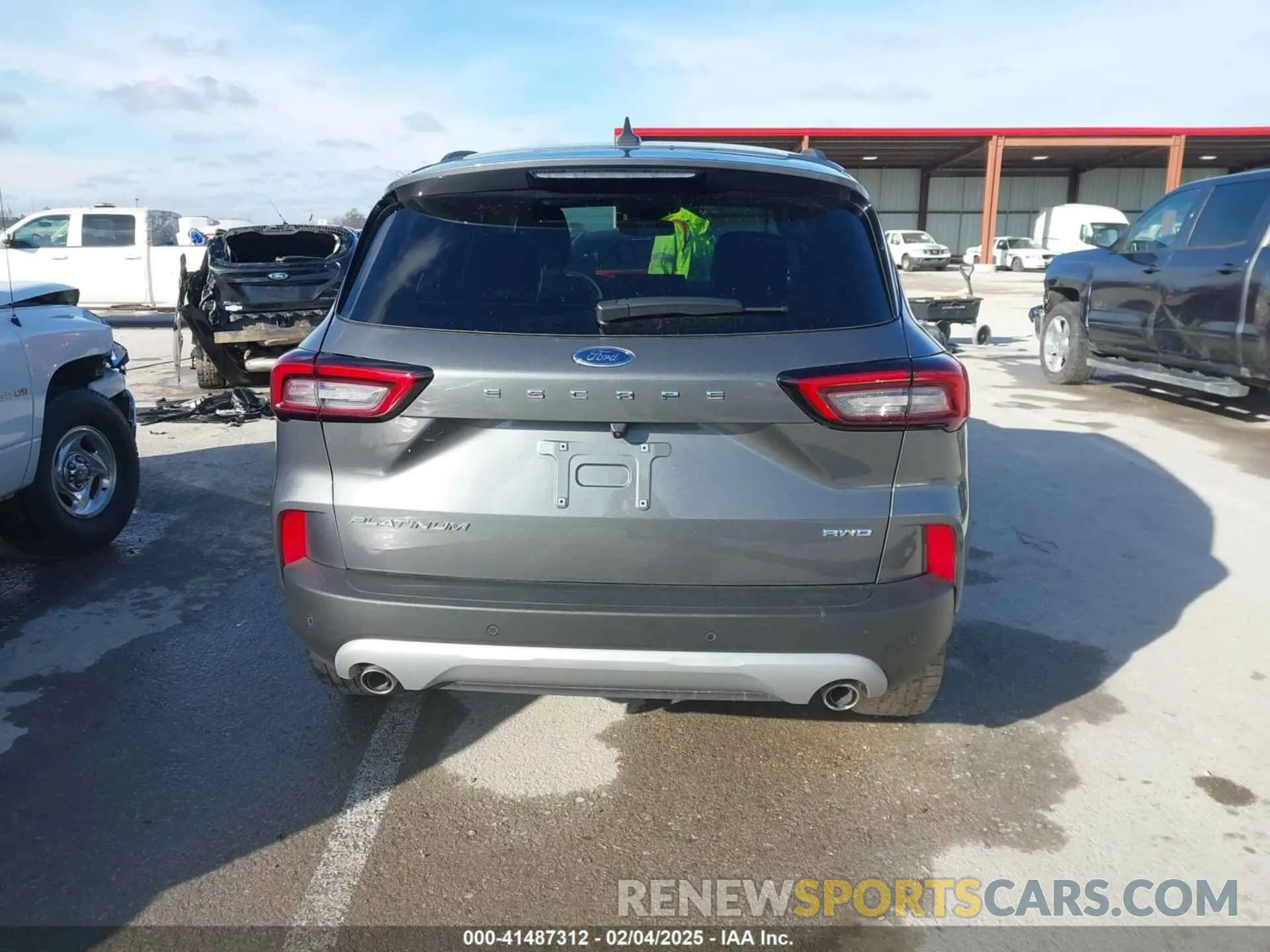 15 Photograph of a damaged car 1FMCU9JA7PUB20373 FORD ESCAPE 2023