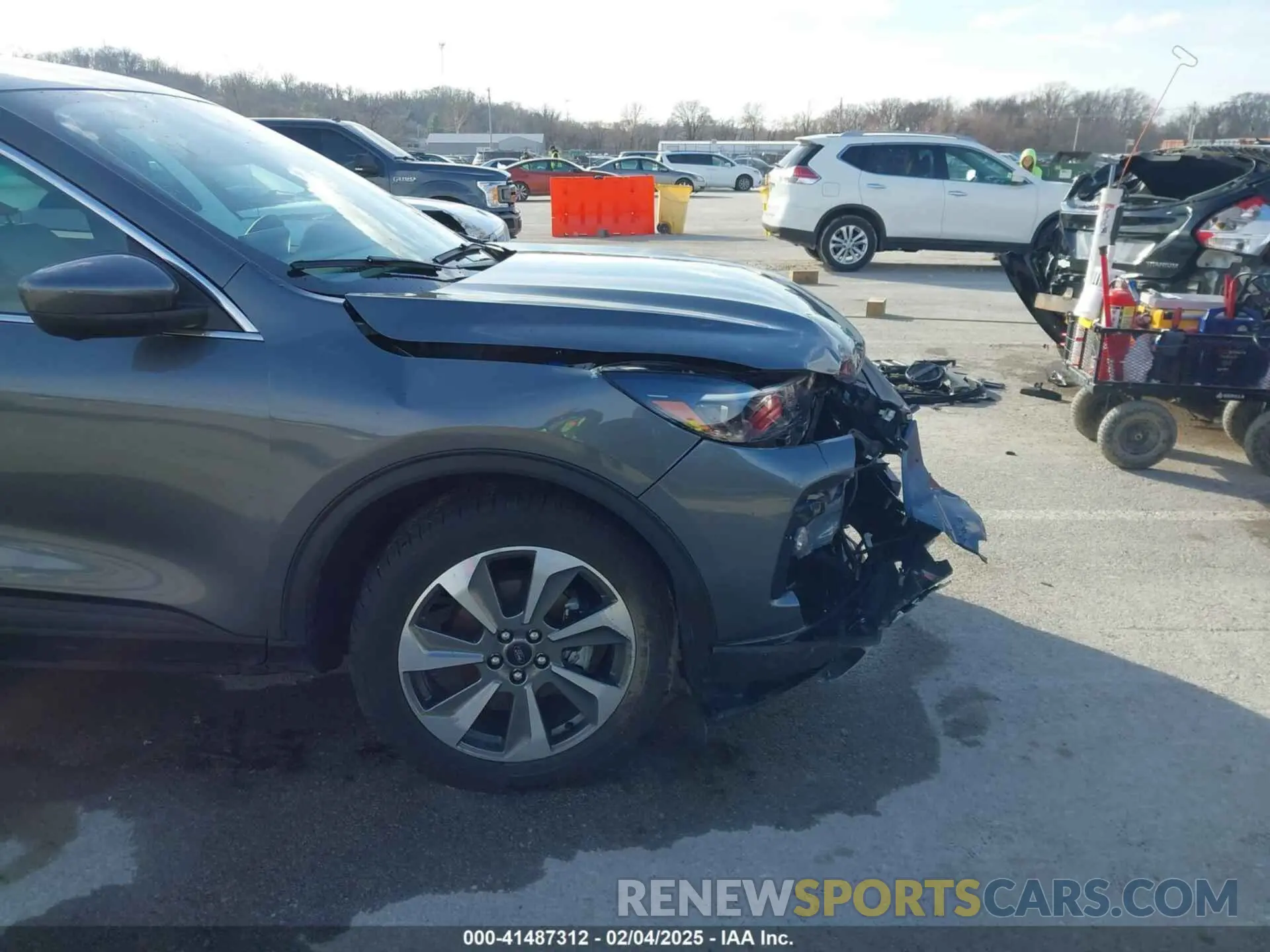 17 Photograph of a damaged car 1FMCU9JA7PUB20373 FORD ESCAPE 2023