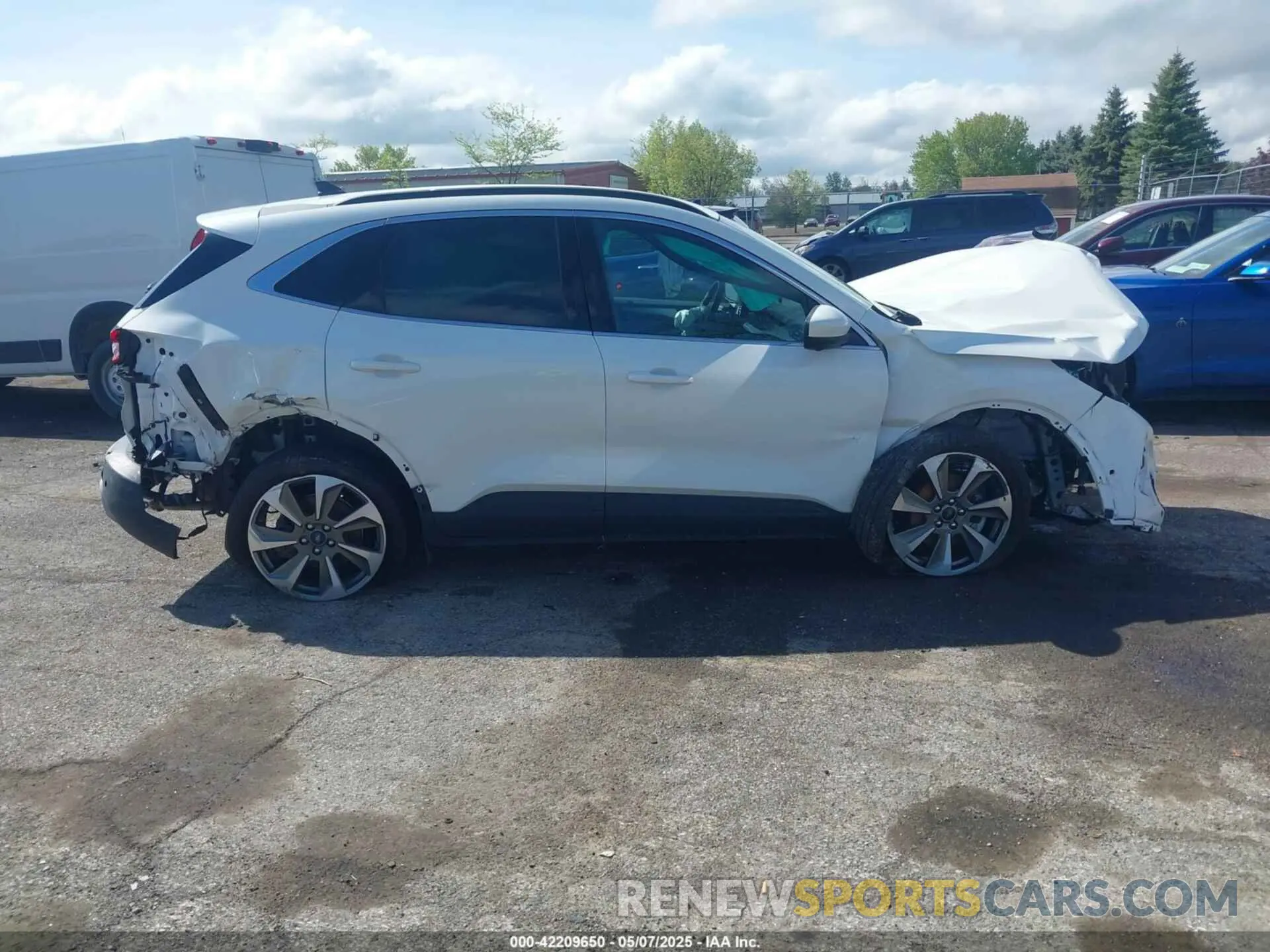 13 Photograph of a damaged car 1FMCU9JZ4PUA28708 FORD ESCAPE 2023