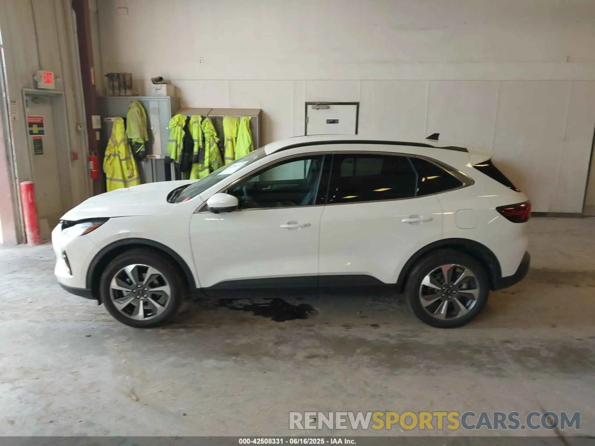 14 Photograph of a damaged car 1FMCU9JZ6PUA87730 FORD ESCAPE 2023