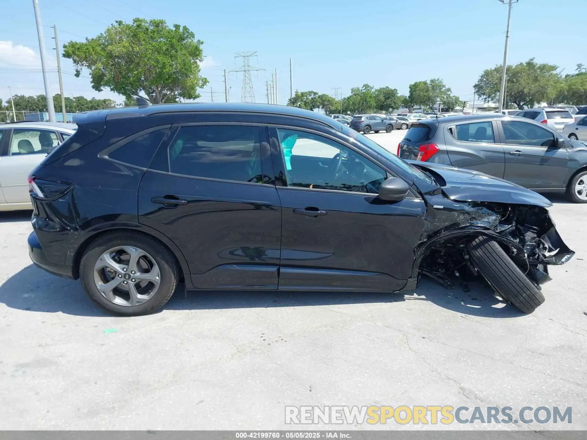 13 Photograph of a damaged car 1FMCU9MN3PUA51941 FORD ESCAPE 2023