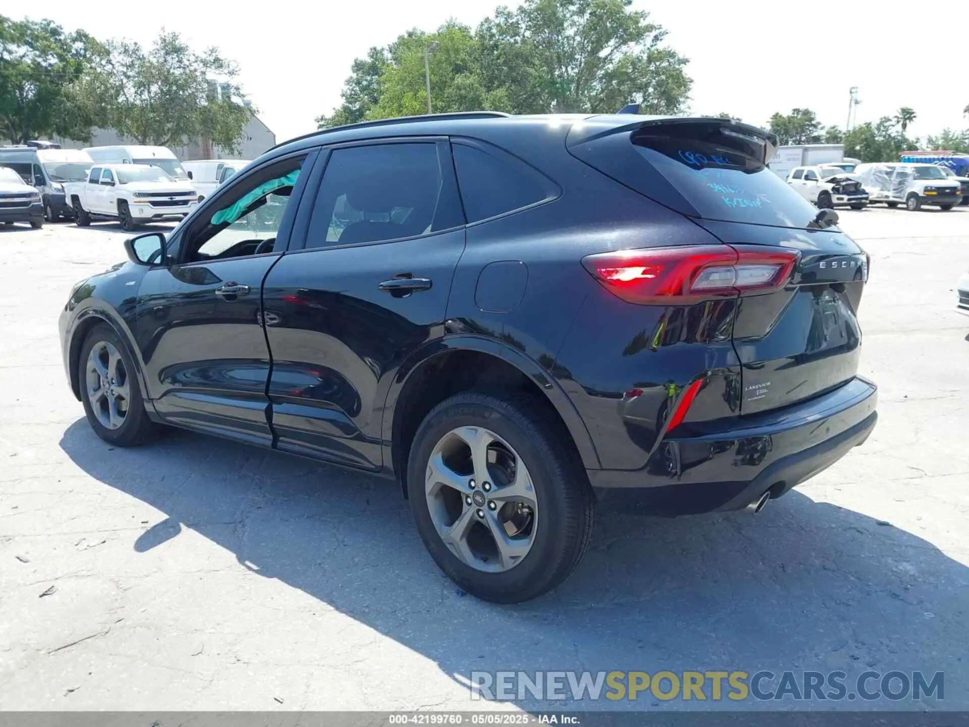 3 Photograph of a damaged car 1FMCU9MN3PUA51941 FORD ESCAPE 2023
