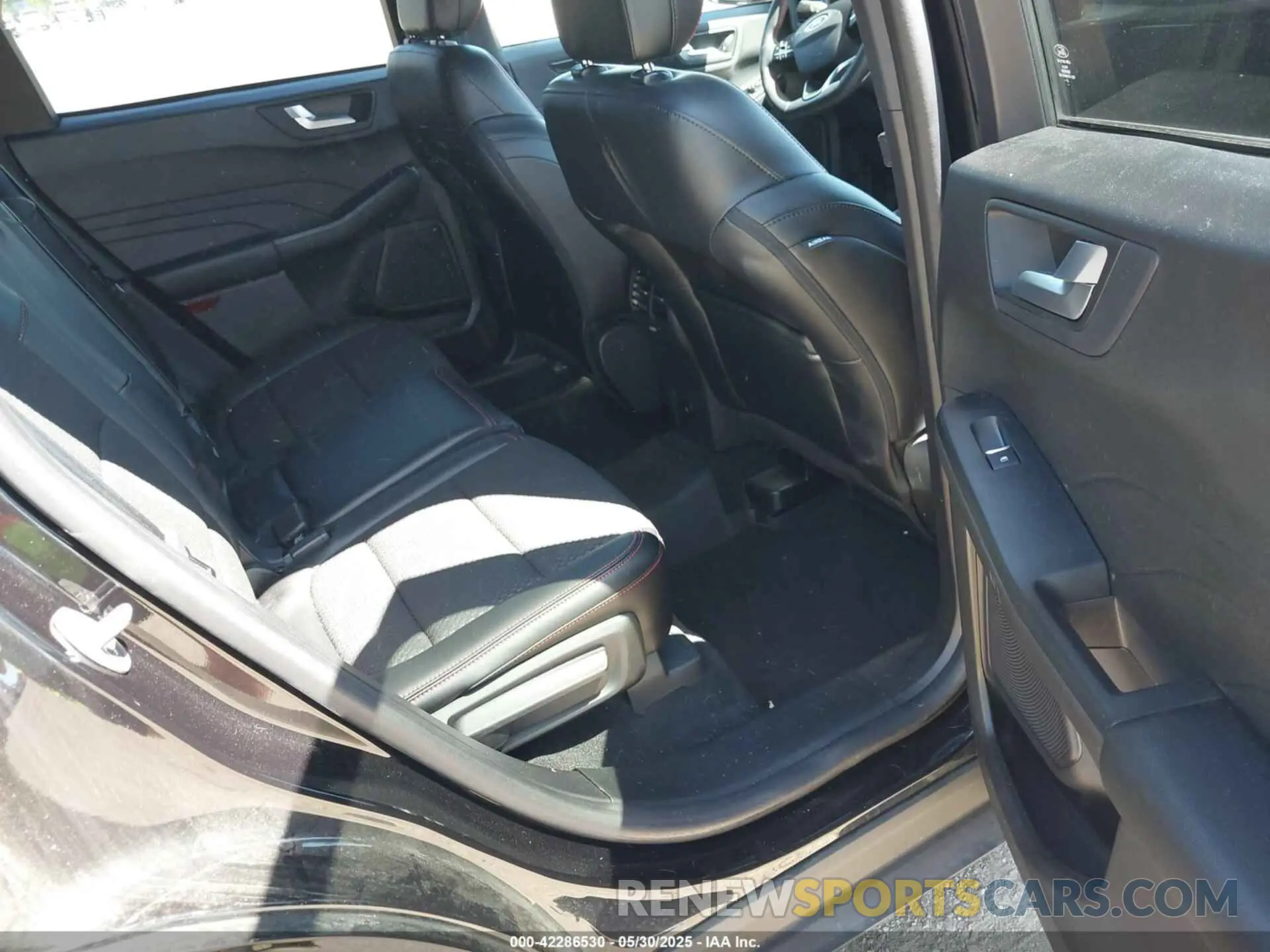 8 Photograph of a damaged car 1FMCU9MN3PUB34169 FORD ESCAPE 2023