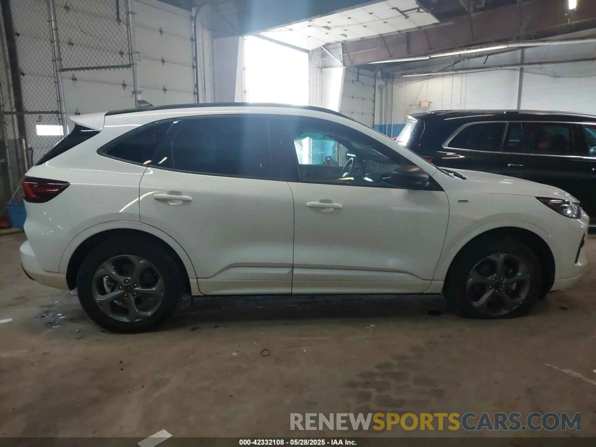 13 Photograph of a damaged car 1FMCU9MN4PUA35019 FORD ESCAPE 2023