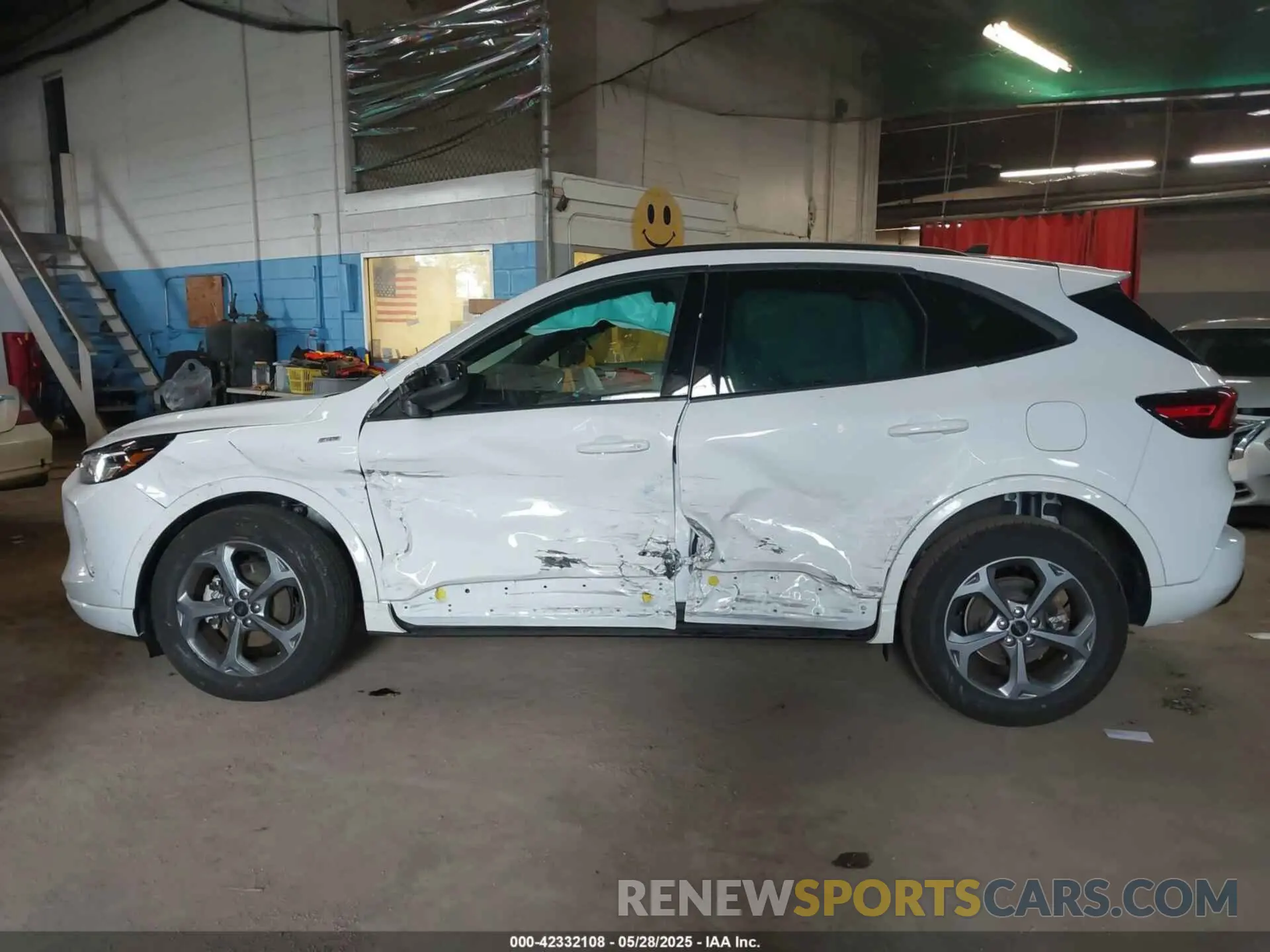 14 Photograph of a damaged car 1FMCU9MN4PUA35019 FORD ESCAPE 2023