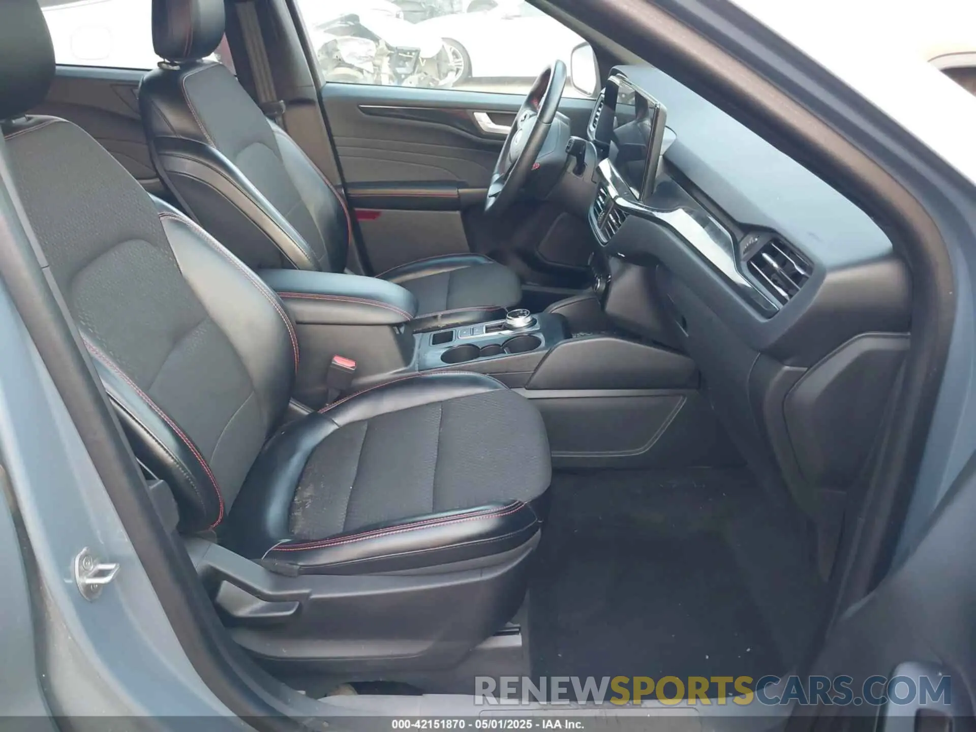5 Photograph of a damaged car 1FMCU9MN5PUB05773 FORD ESCAPE 2023