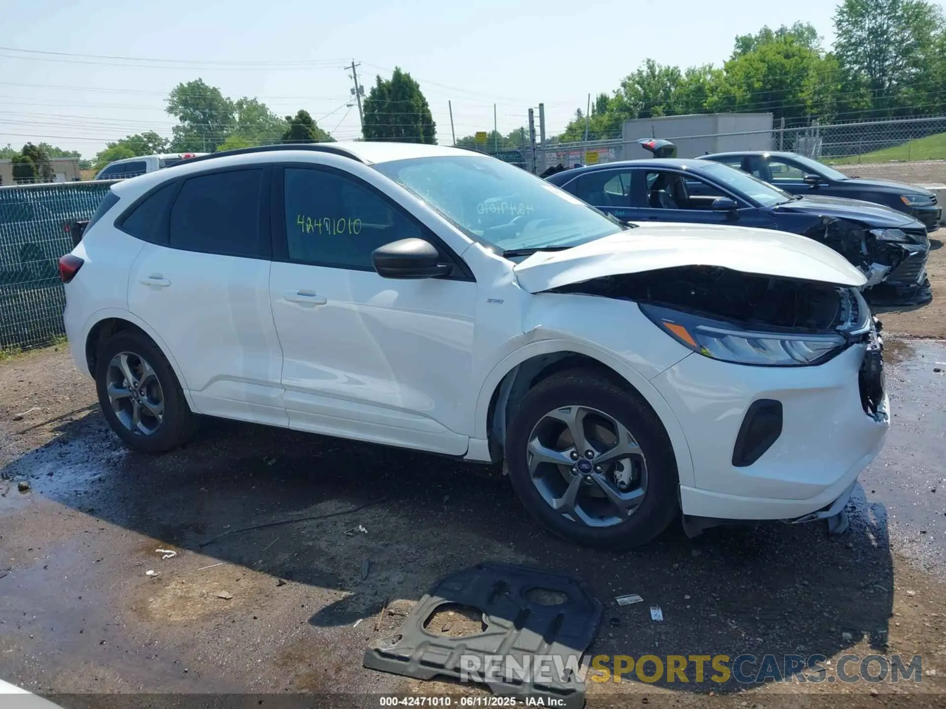 13 Photograph of a damaged car 1FMCU9MN6PUA53781 FORD ESCAPE 2023
