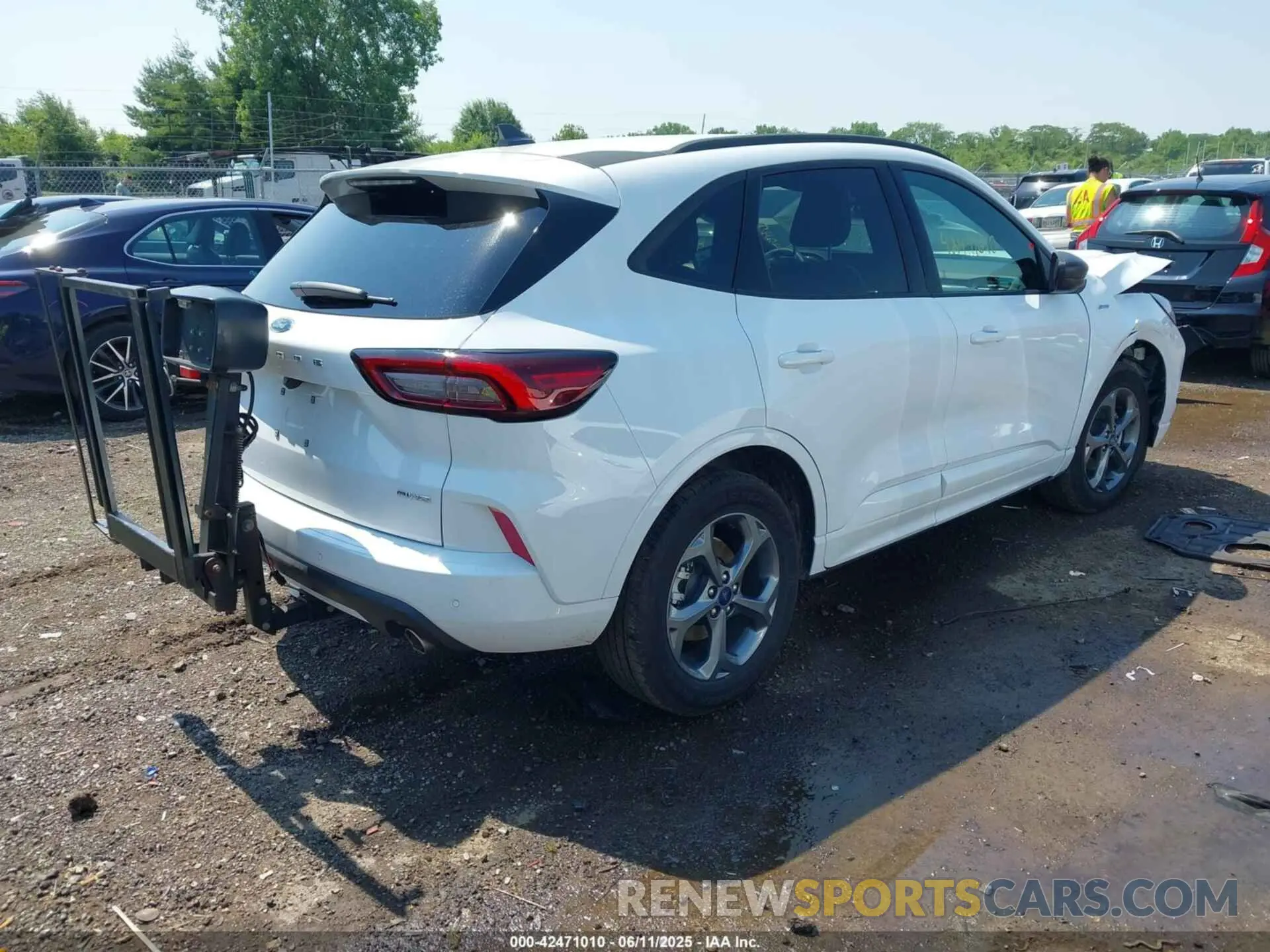 4 Photograph of a damaged car 1FMCU9MN6PUA53781 FORD ESCAPE 2023