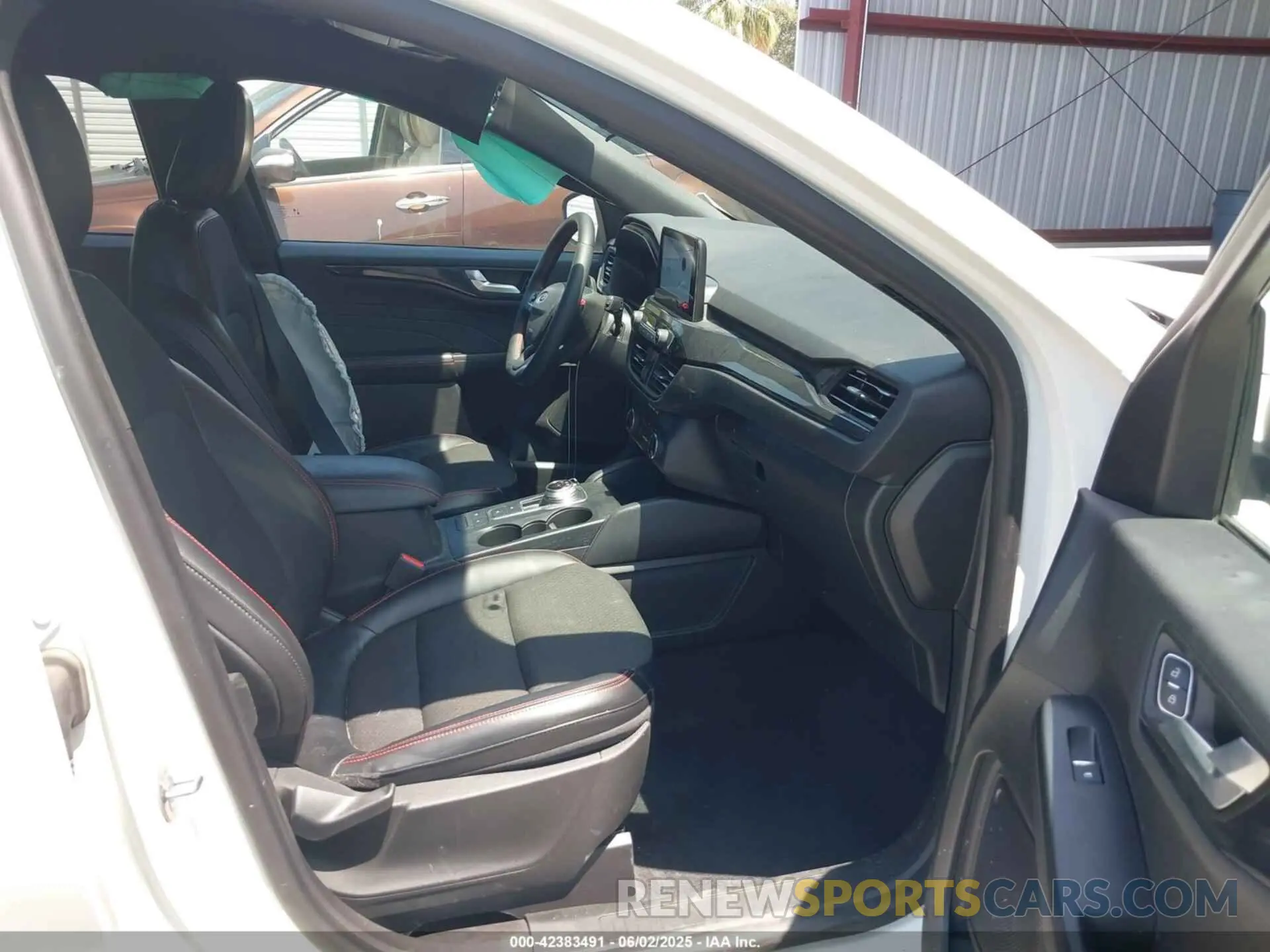 5 Photograph of a damaged car 1FMCU9MN6PUA69107 FORD ESCAPE 2023