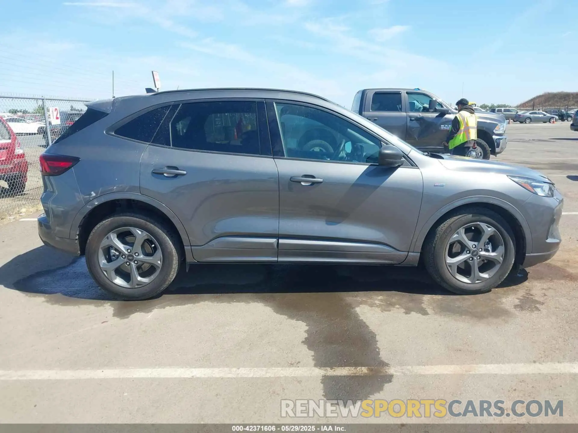 13 Photograph of a damaged car 1FMCU9MN8PUA95658 FORD ESCAPE 2023