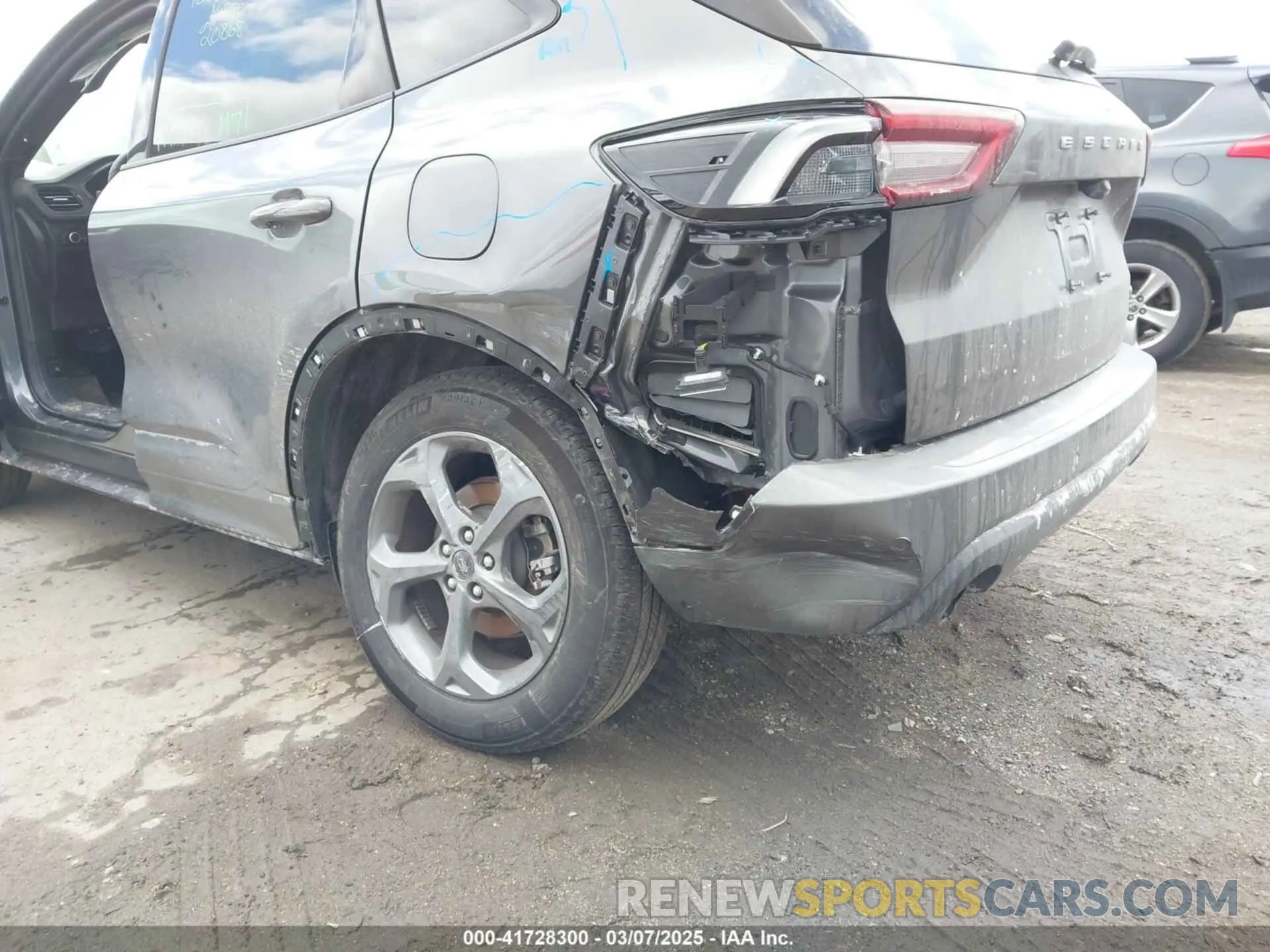 6 Photograph of a damaged car 1FMCU9MNXPUB20009 FORD ESCAPE 2023