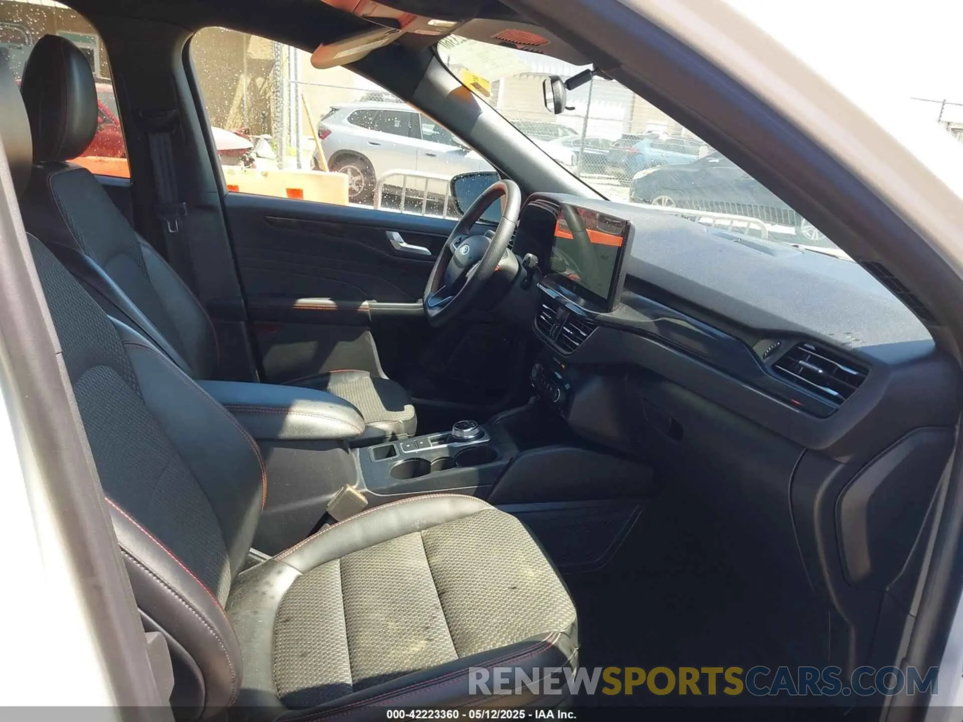 5 Photograph of a damaged car 1FMCU9NA9PUA02318 FORD ESCAPE 2023